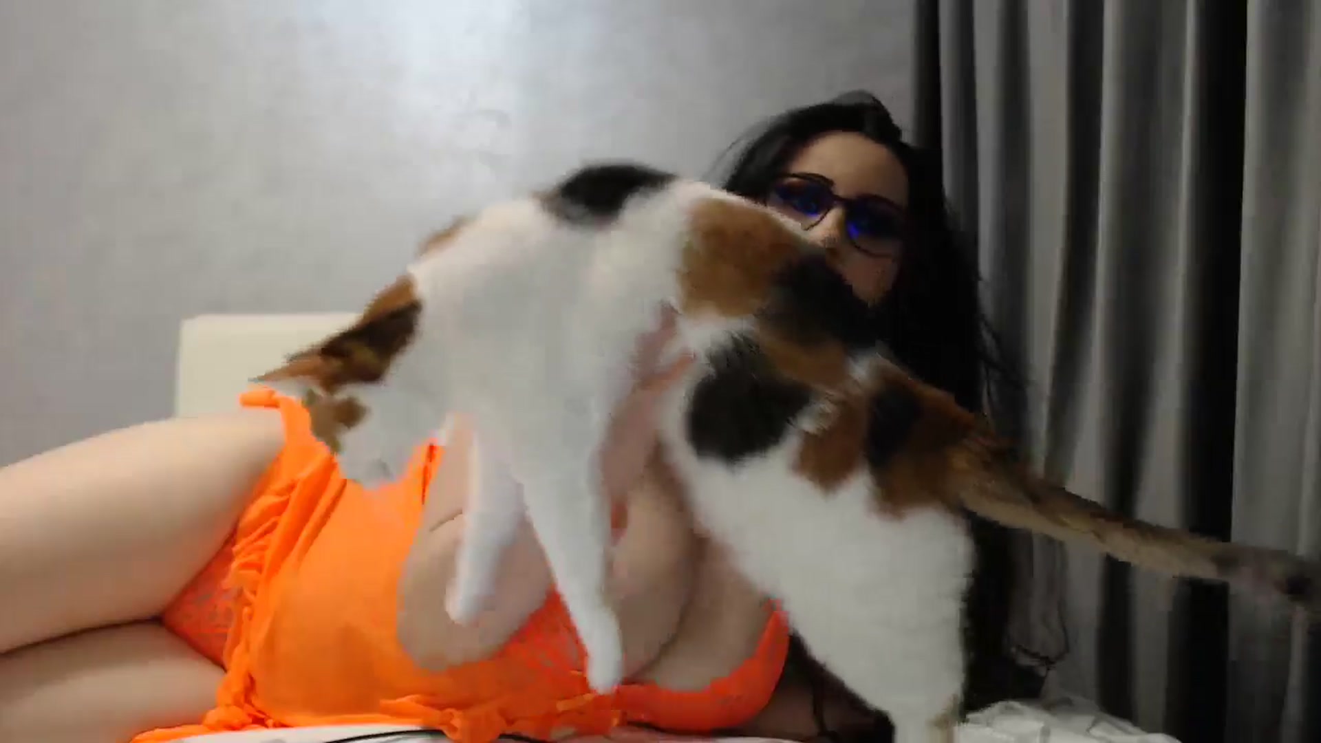 Gallery image thumbnail from Aahh_Emilia's myfreecams stream on, 04/17/2025, 17:06 image 16 of 20