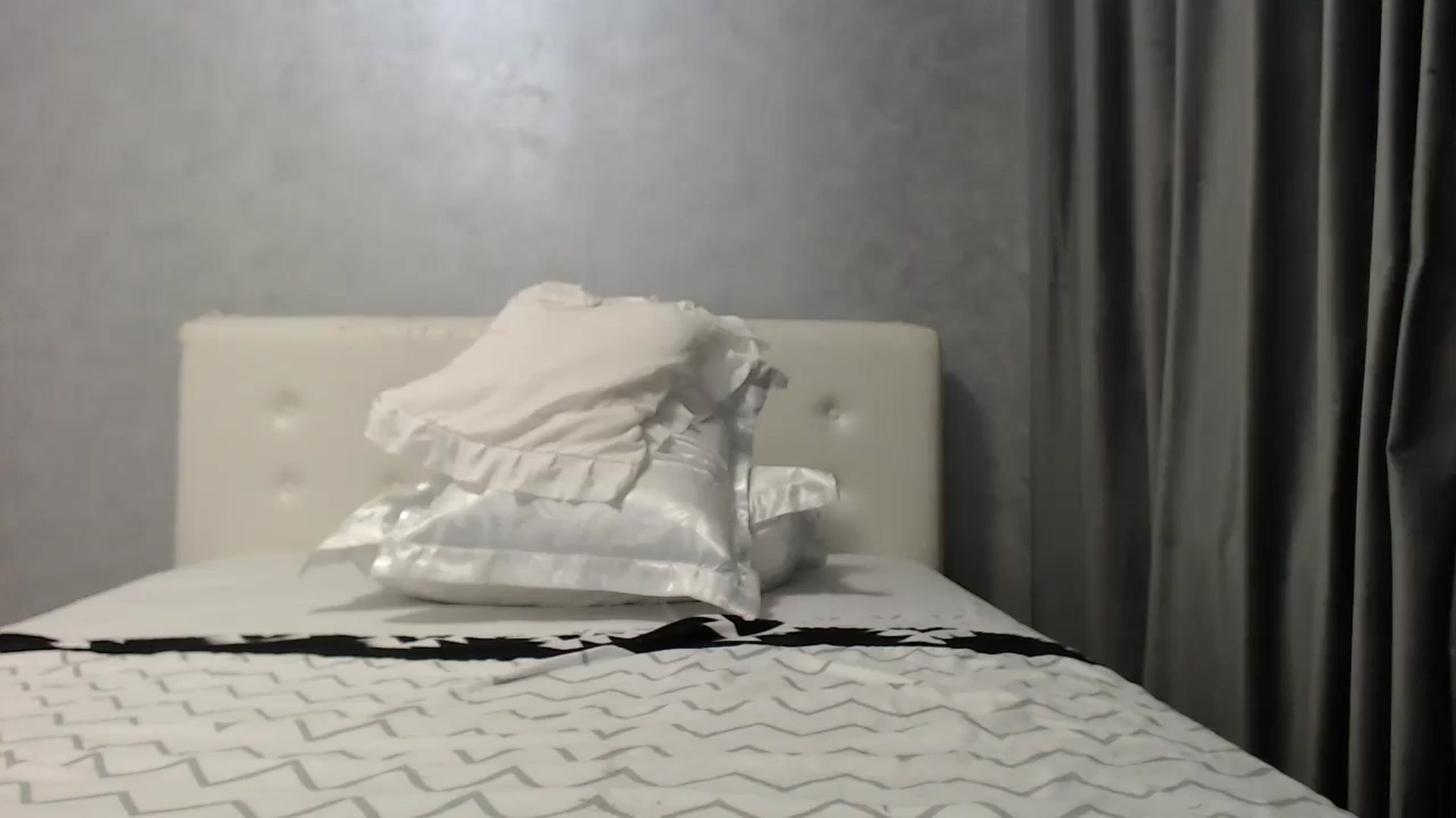 Gallery image thumbnail from Aahh_Emilia's myfreecams stream on, 06/29/2025, 18:20 image 15 of 20