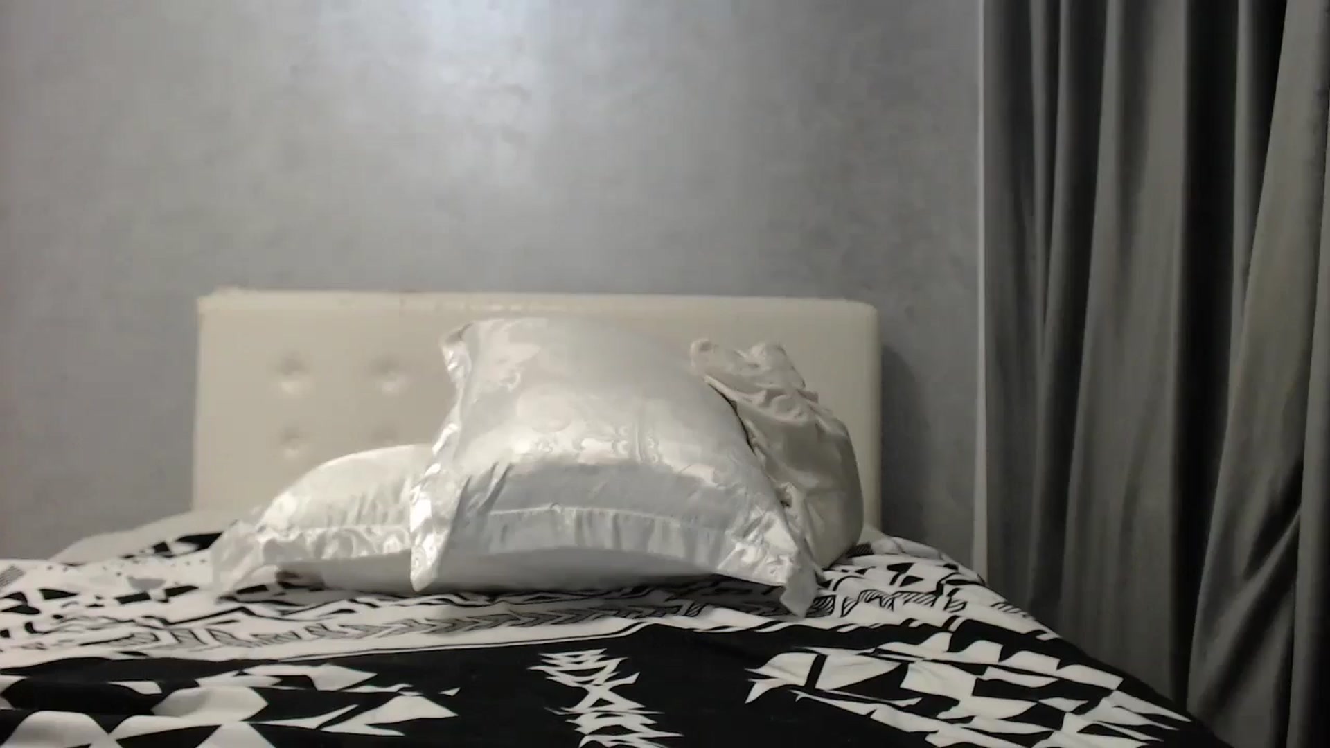Gallery image thumbnail from Aahh_Emilia's myfreecams stream on, 07/29/2025, 18:18 image 9 of 20
