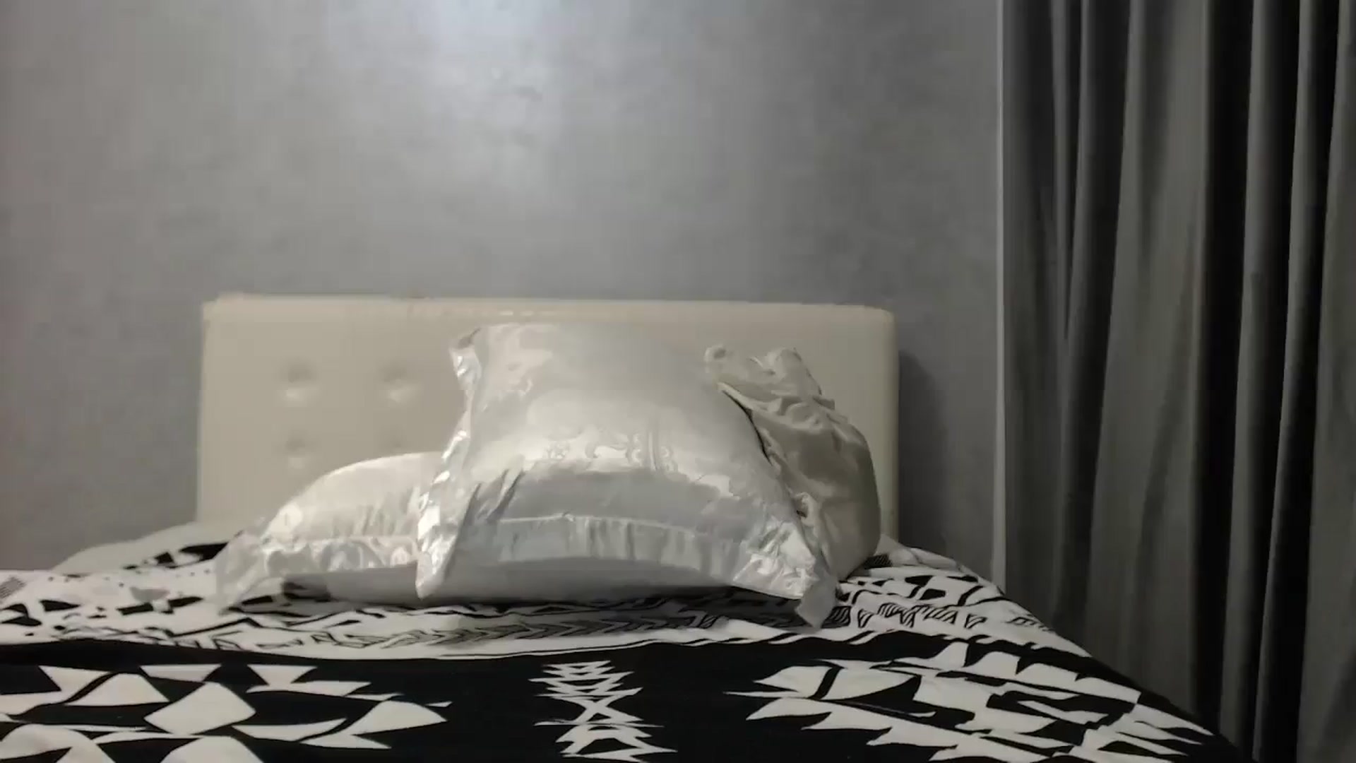 Gallery image thumbnail from Aahh_Emilia's myfreecams stream on, 07/29/2025, 18:18 image 17 of 20