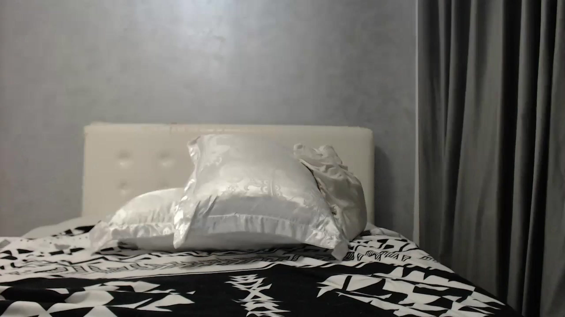 Gallery image thumbnail from Aahh_Emilia's myfreecams stream on, 07/29/2025, 18:18 image 15 of 20