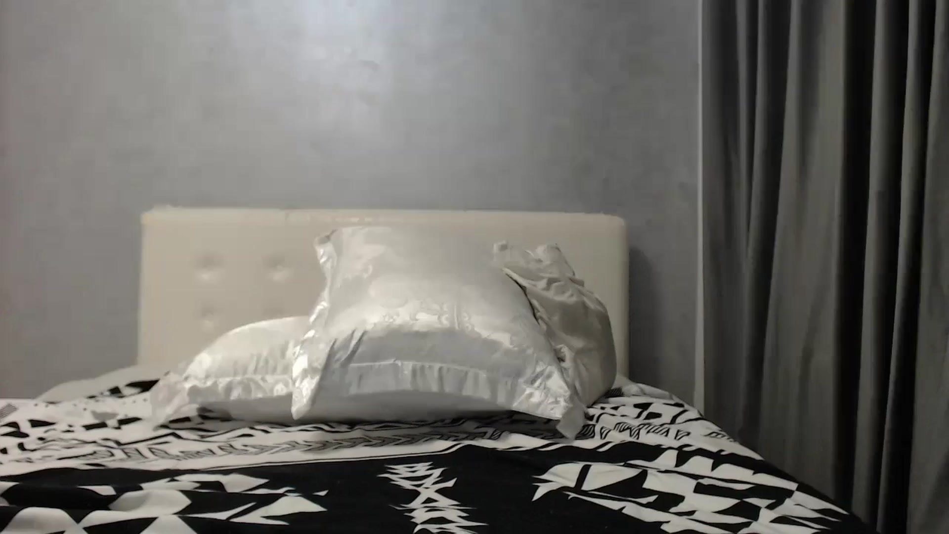 Gallery image thumbnail from Aahh_Emilia's myfreecams stream on, 07/29/2025, 18:18 image 12 of 20