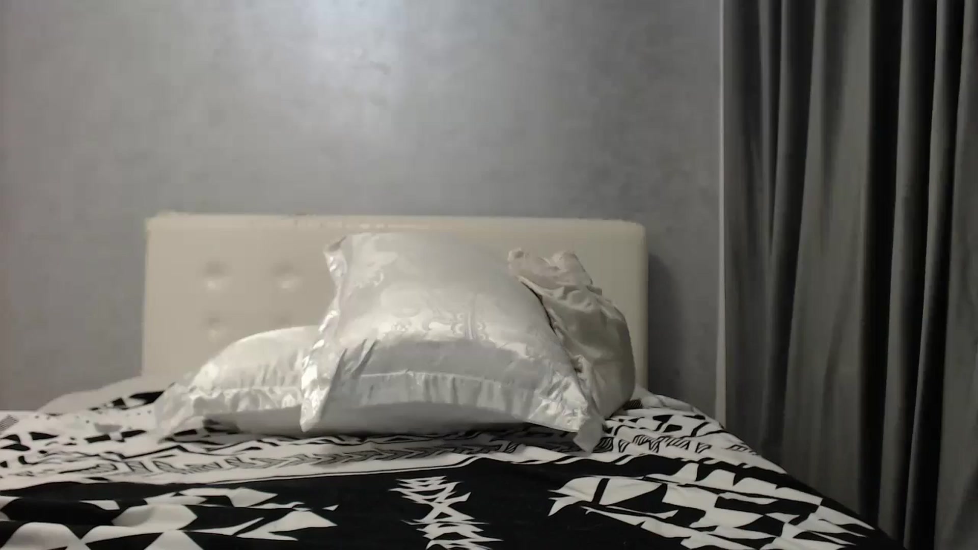 Gallery image thumbnail from Aahh_Emilia's myfreecams stream on, 07/29/2025, 18:18 image 13 of 20
