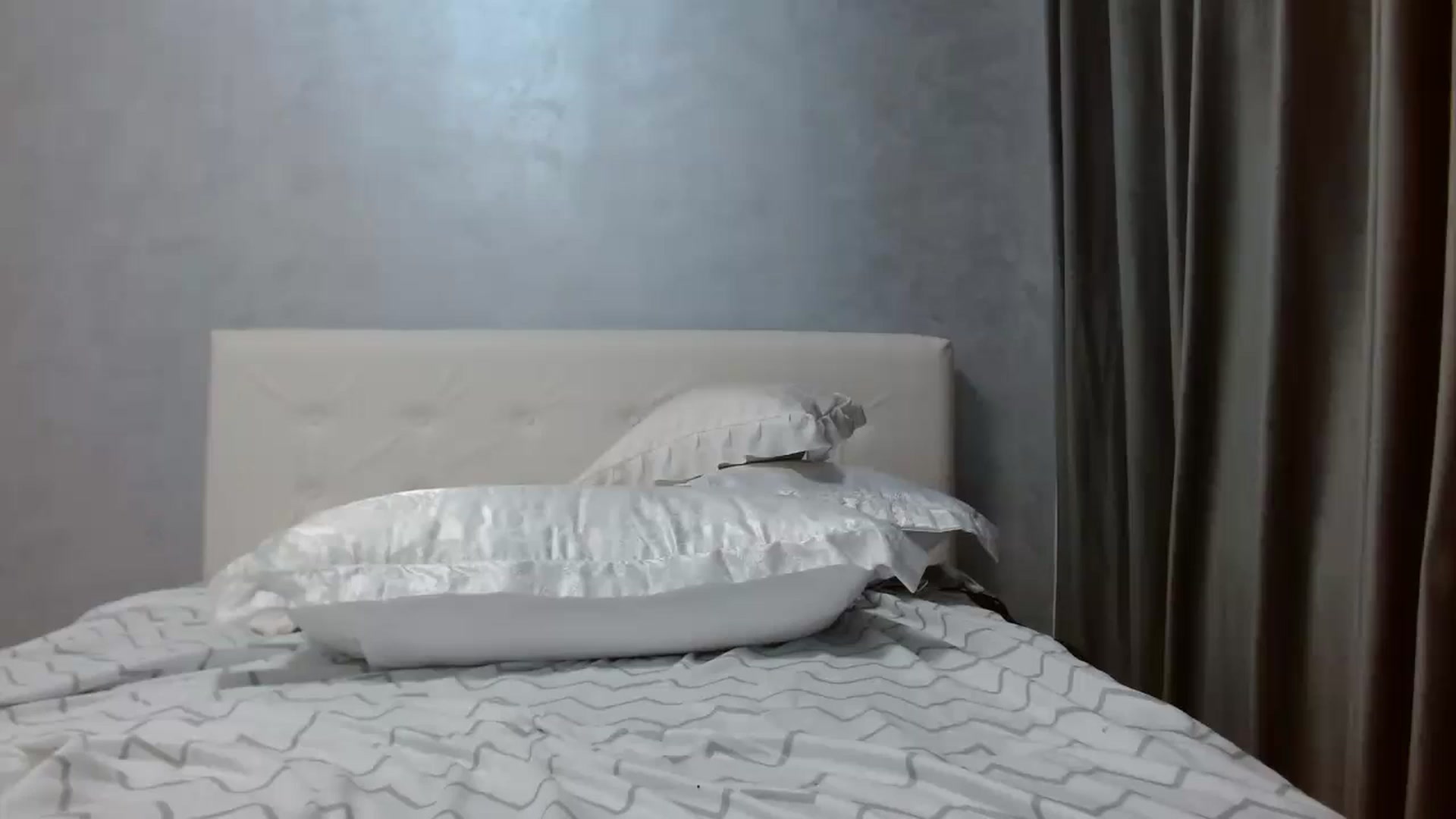 Gallery image thumbnail from Aahh_Emilia's myfreecams stream on, 10/18/2025, 17:37 image 16 of 20