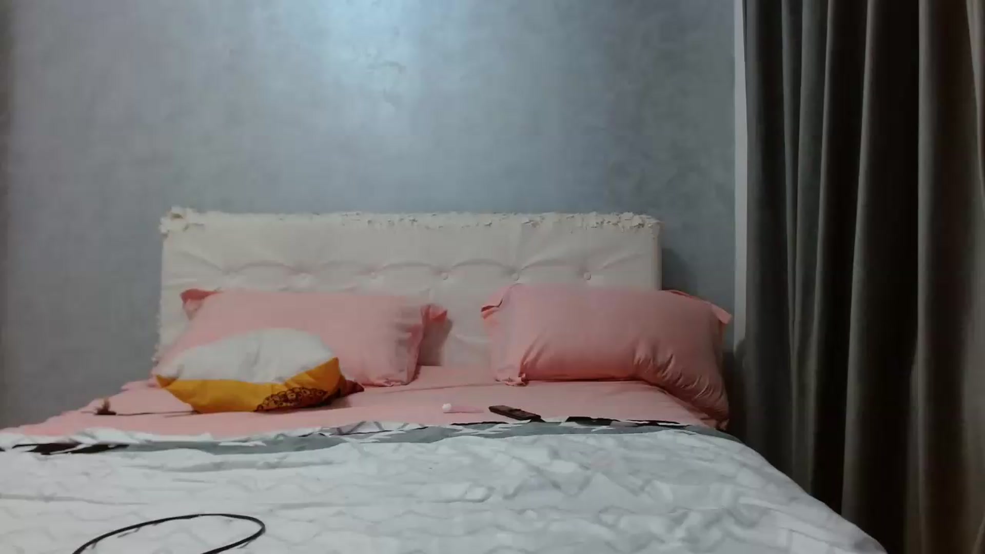 Gallery image thumbnail from Aahh_Emilia's myfreecams stream on, 05/09/2026, 16:39 image 17 of 20