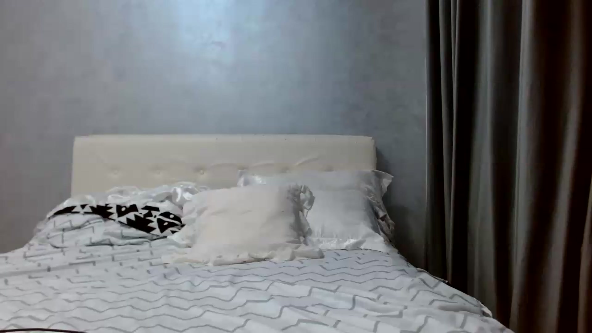 Gallery image thumbnail from Aahh_Emilia's myfreecams stream on, 09/30/2026, 16:33 image 18 of 20