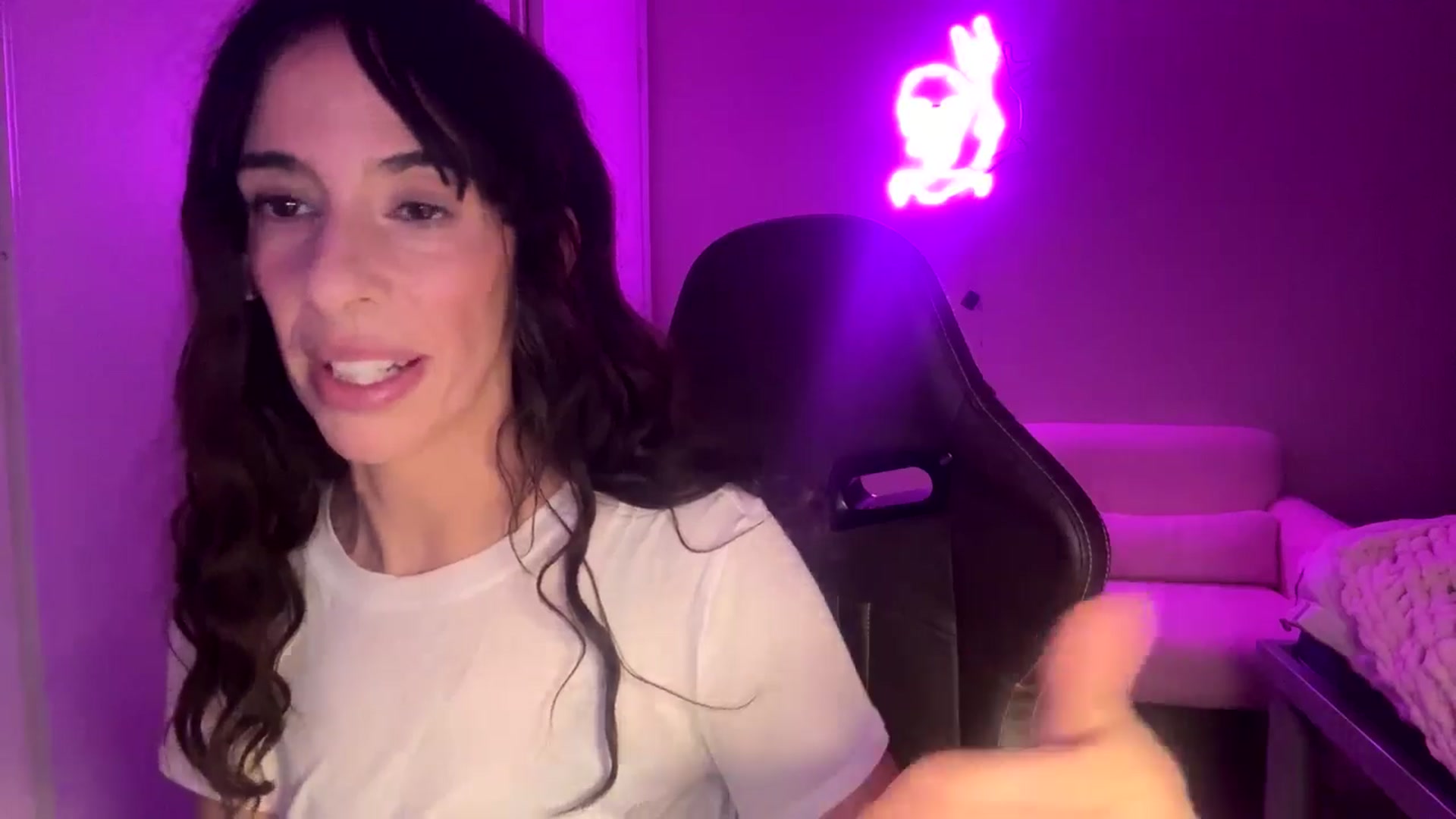 Gallery image thumbnail from Aalex_May's myfreecams stream on, 01/01/2026, 14:16 image 8 of 20