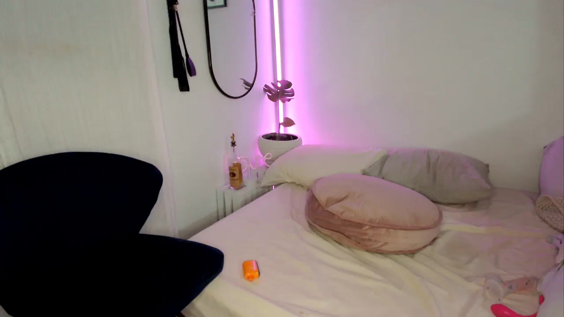 Gallery image thumbnail from AaliyahLayla's myfreecams stream on, 12/18/2024, 08:41 image 12 of 20