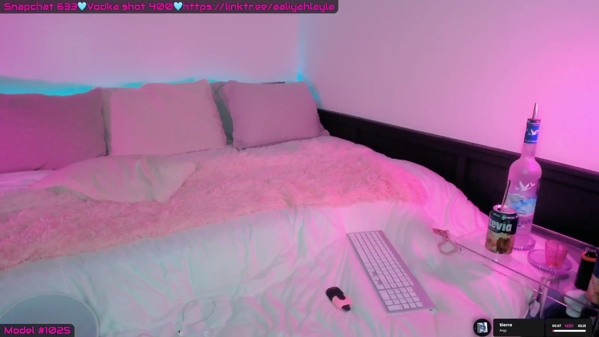 Gallery image thumbnail from AaliyahLayla's myfreecams stream on, 03/25/2026, 11:35 image 1 of 20