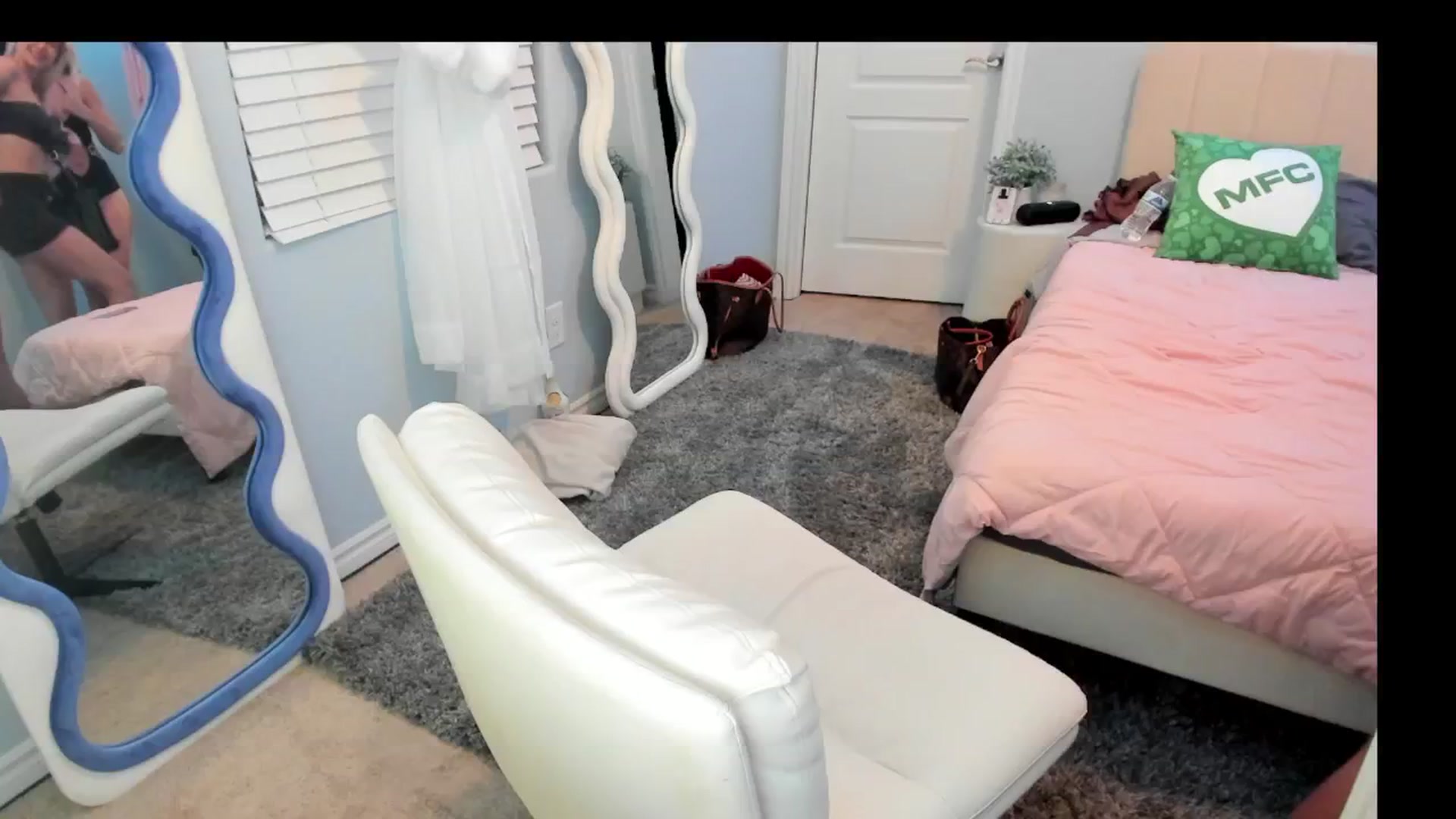 Gallery image thumbnail from AaliyahRosee's myfreecams stream on, 09/10/2024, 04:04 image 15 of 20