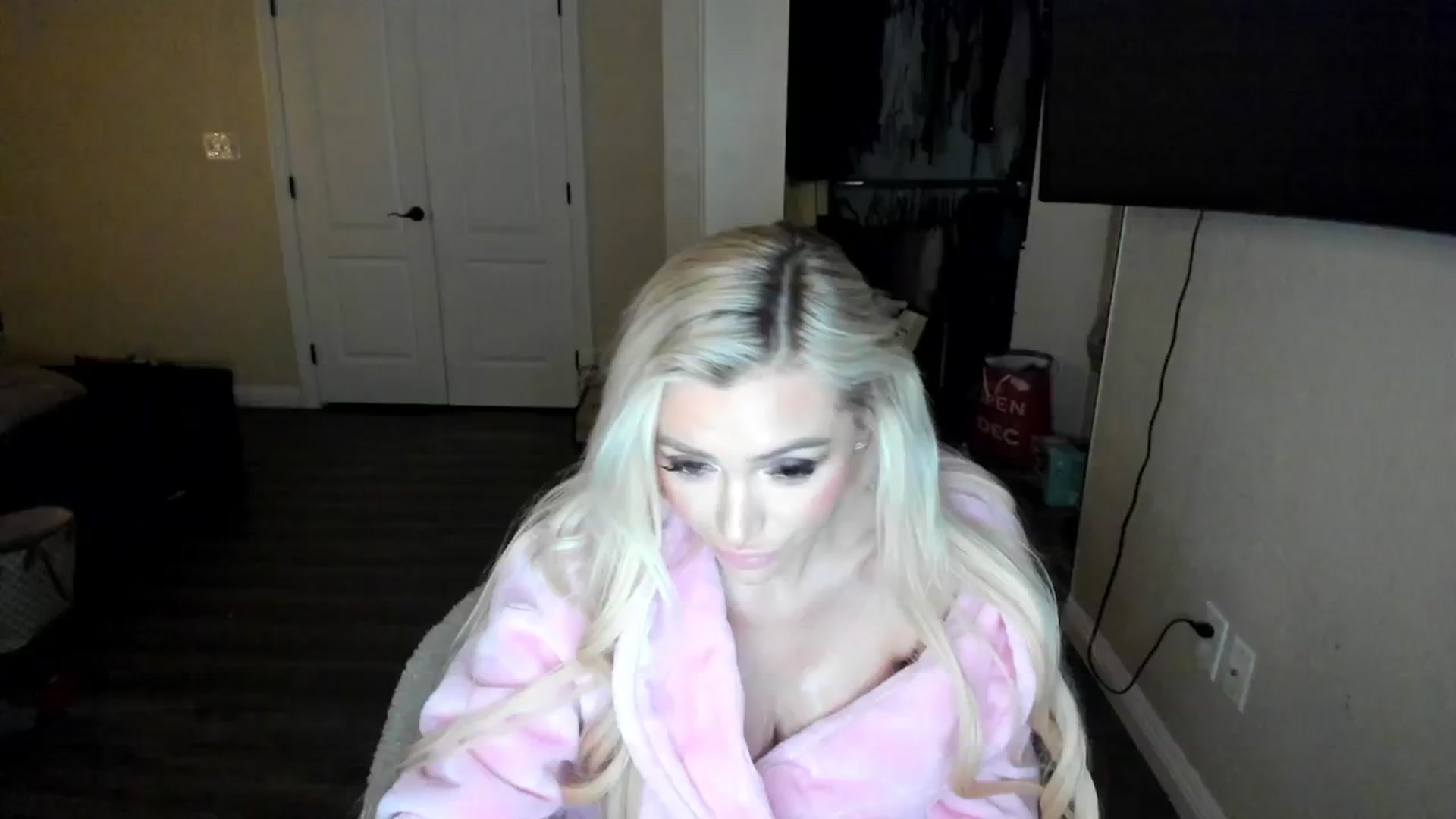 Gallery image thumbnail from AaliyahRosee's myfreecams stream on, 12/28/2024, 08:44 image 6 of 20