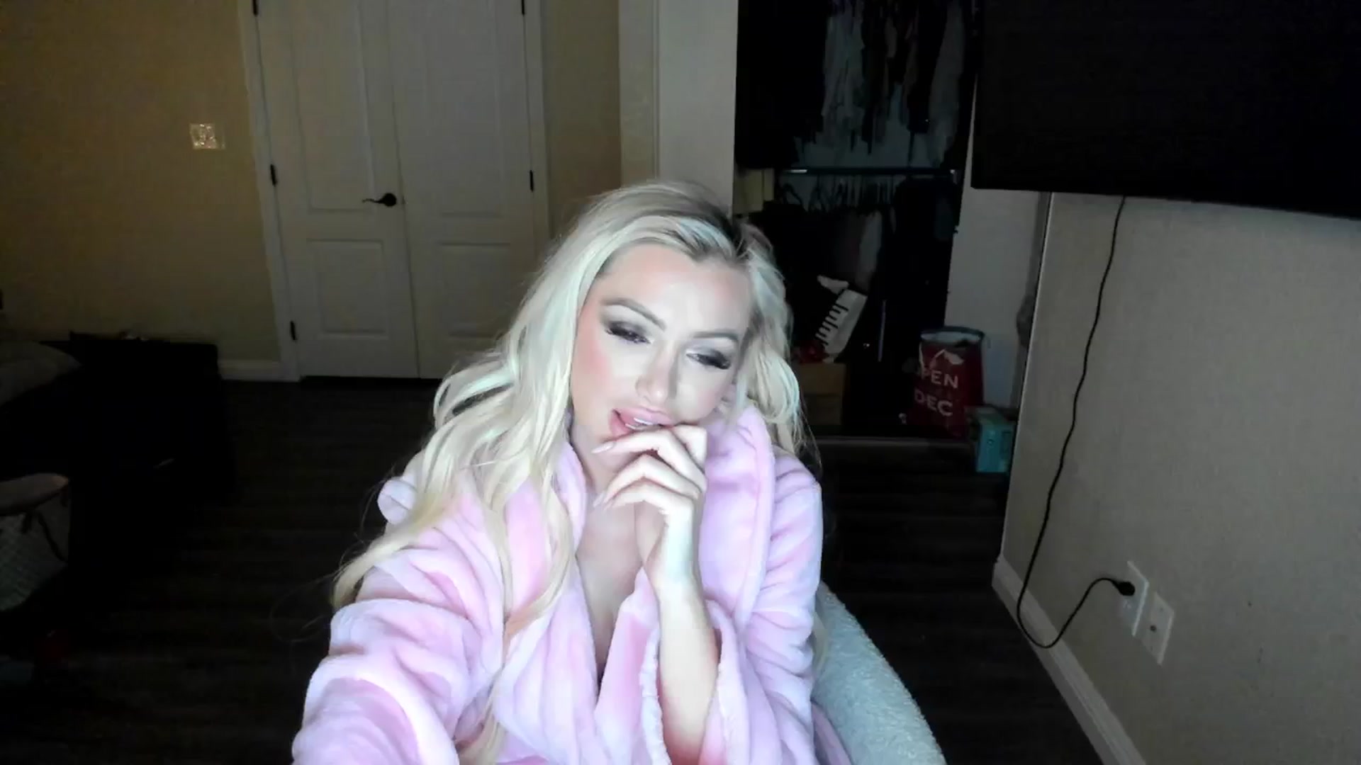 Gallery image thumbnail from AaliyahRosee's myfreecams stream on, 12/28/2024, 08:44 image 9 of 20