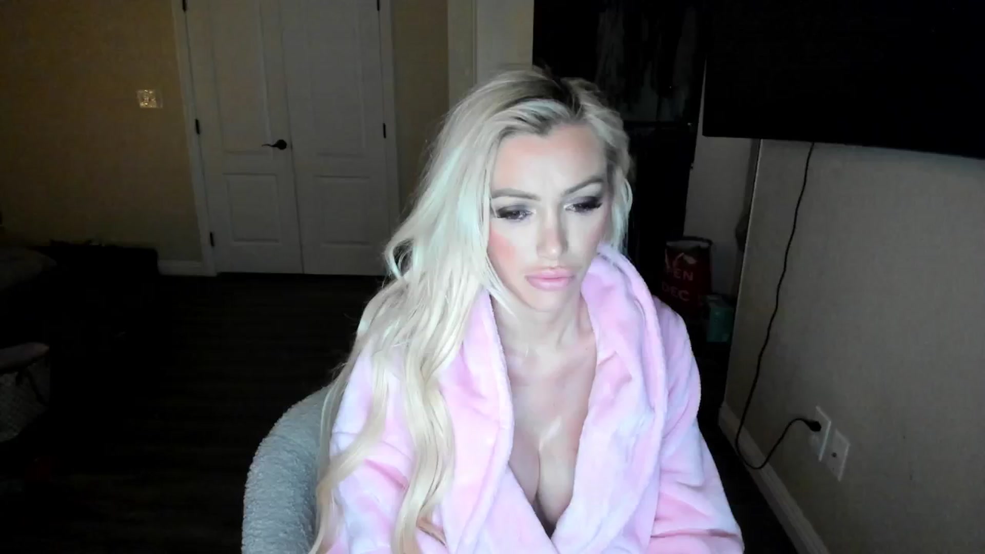 Gallery image thumbnail from AaliyahRosee's myfreecams stream on, 12/28/2024, 08:44 image 8 of 20