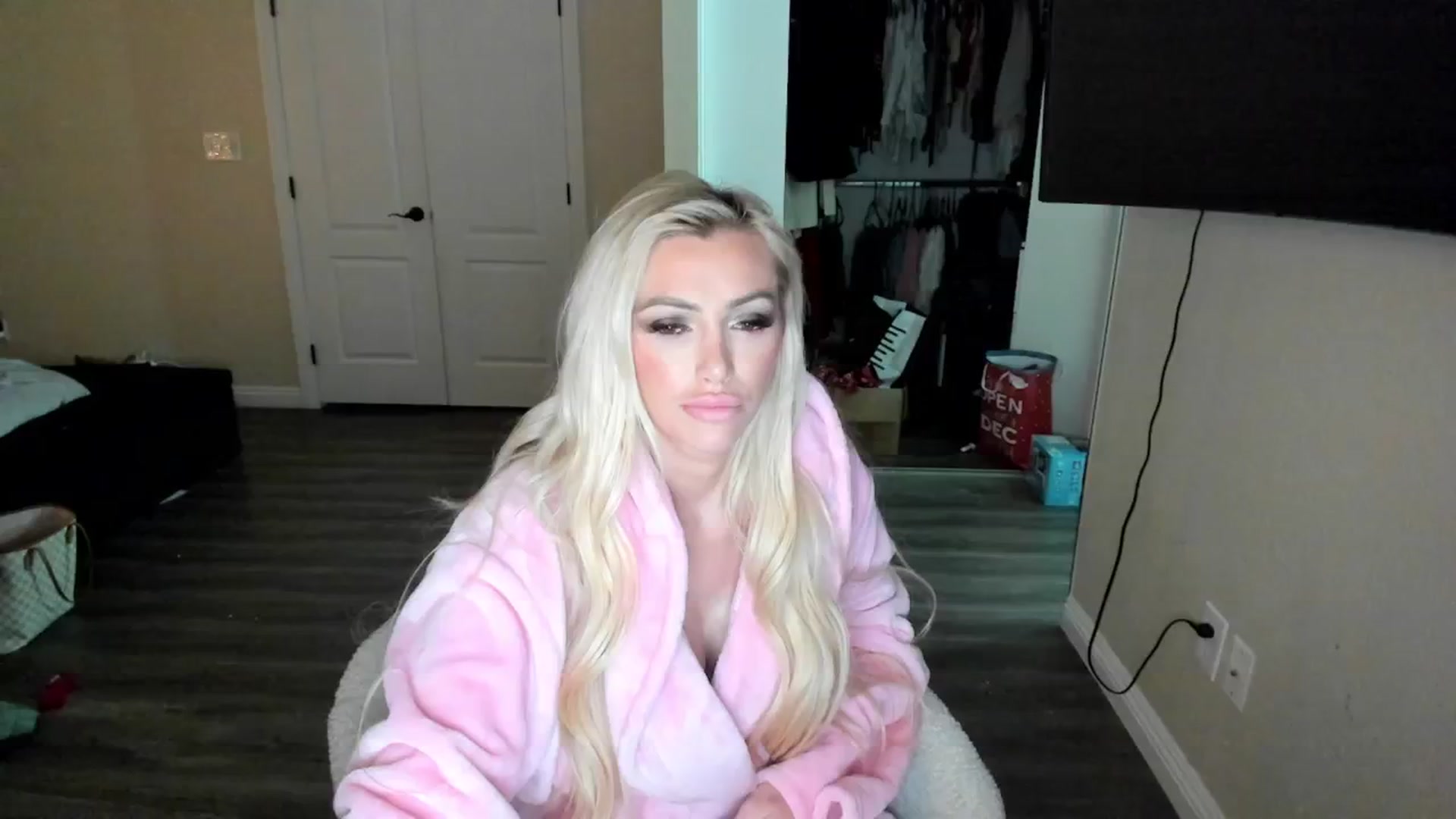 Gallery image thumbnail from AaliyahRosee's myfreecams stream on, 12/28/2024, 08:44 image 14 of 20
