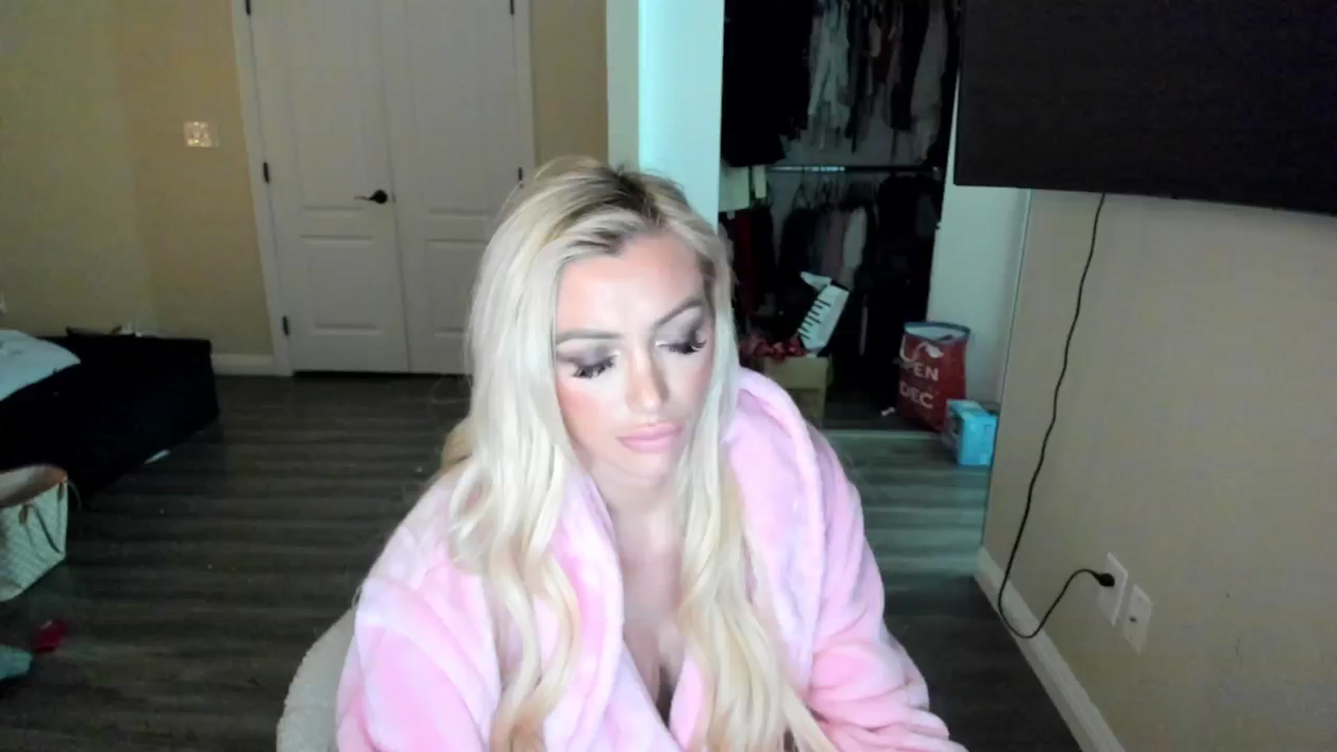 Gallery image thumbnail from AaliyahRosee's myfreecams stream on, 12/28/2024, 08:44 image 15 of 20