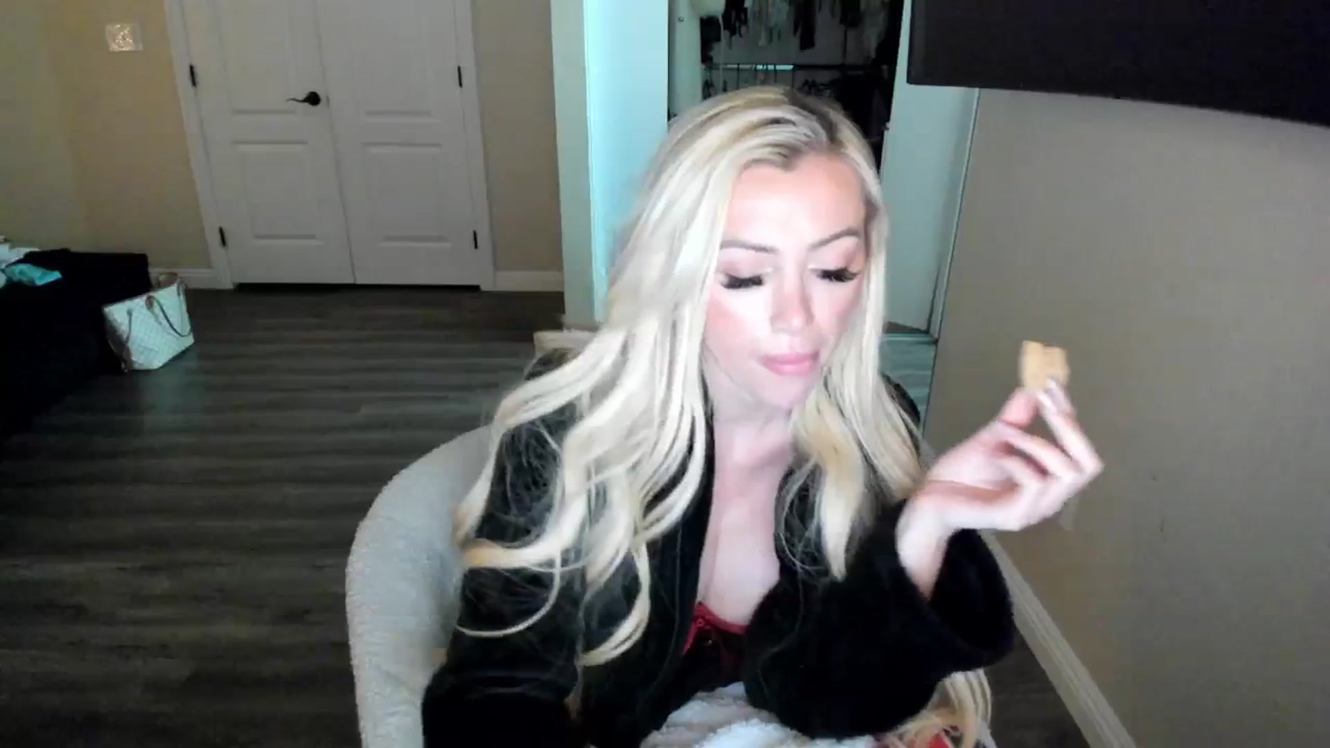 Gallery image thumbnail from AaliyahRosee's myfreecams stream on, 12/29/2024, 07:21 image 2 of 20