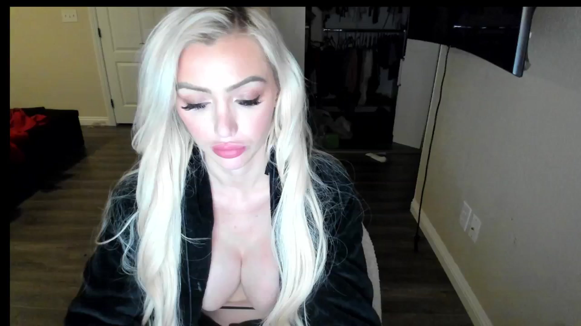 Gallery image thumbnail from AaliyahRosee's myfreecams stream on, 01/03/2025, 09:36 image 2 of 20