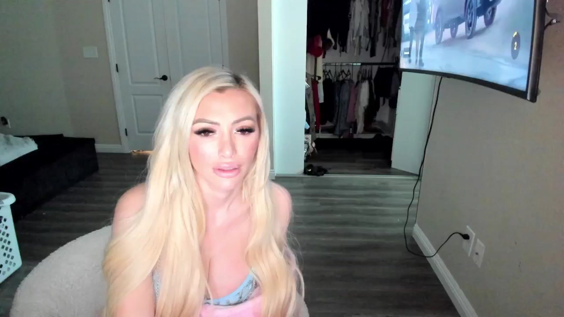 Gallery image thumbnail from AaliyahRosee's myfreecams stream on, 01/08/2025, 08:44 image 5 of 20