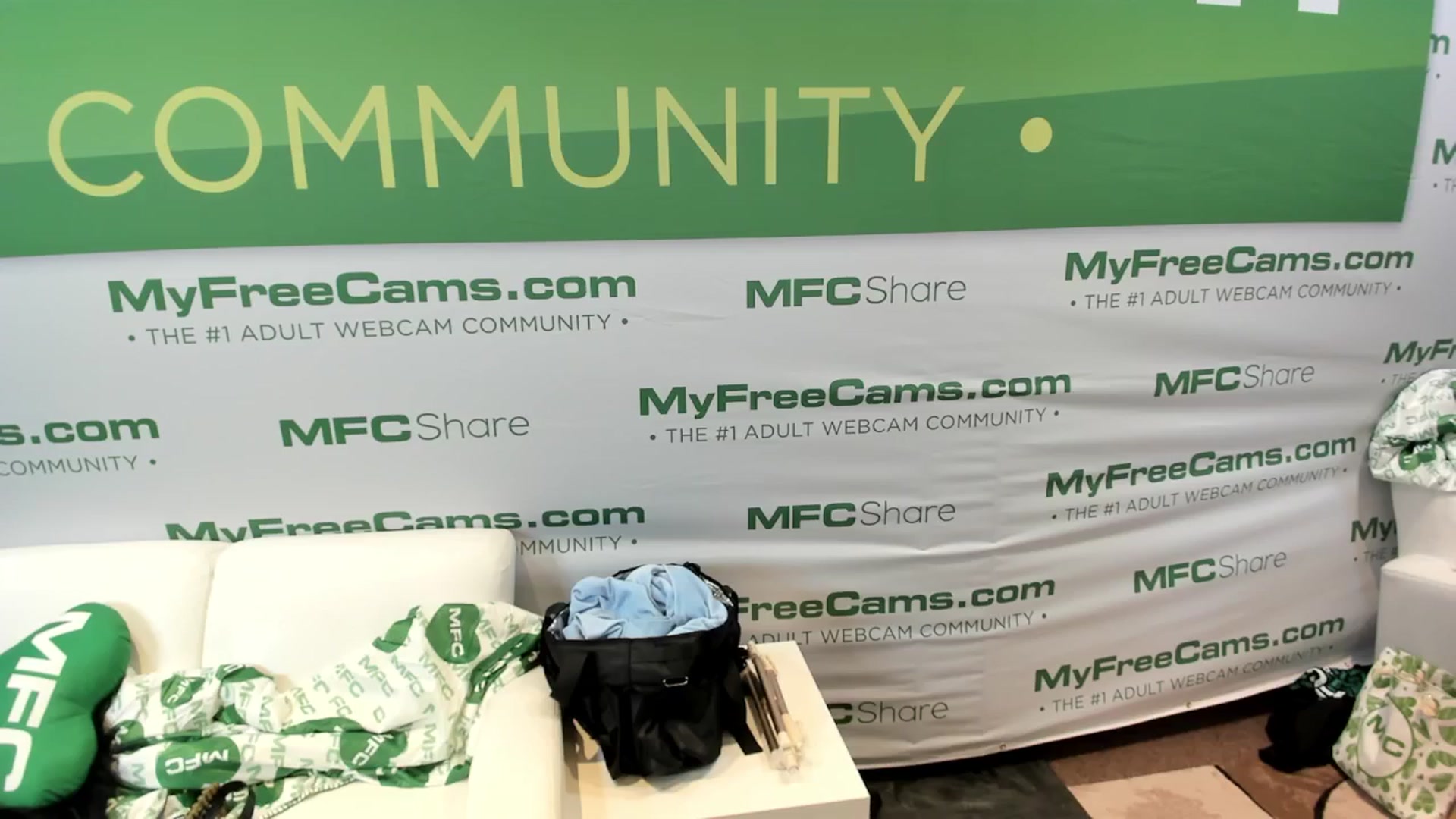 Gallery image thumbnail from AaliyahRosee's myfreecams stream on, 01/24/2025, 03:36 image 10 of 20