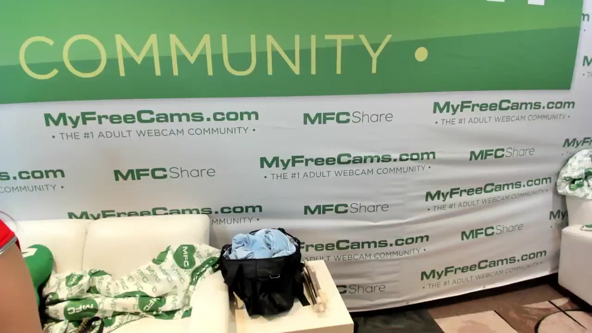 Gallery image thumbnail from AaliyahRosee's myfreecams stream on, 01/24/2025, 03:36 image 15 of 20