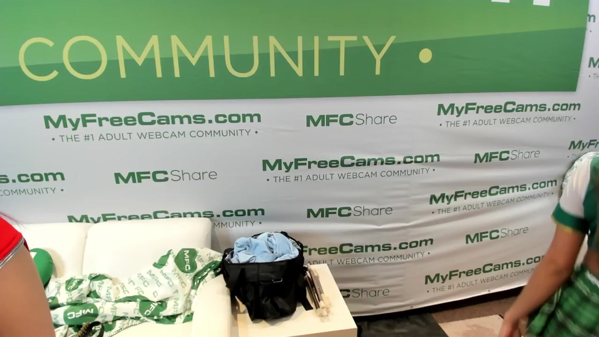 Gallery image thumbnail from AaliyahRosee's myfreecams stream on, 01/24/2025, 03:36 image 14 of 20