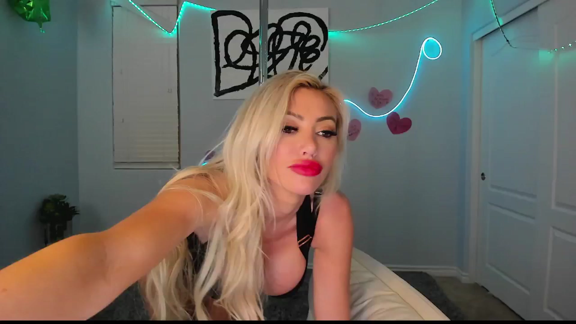 Gallery image thumbnail from AaliyahRosee's myfreecams stream on, 02/25/2025, 08:41 image 9 of 20