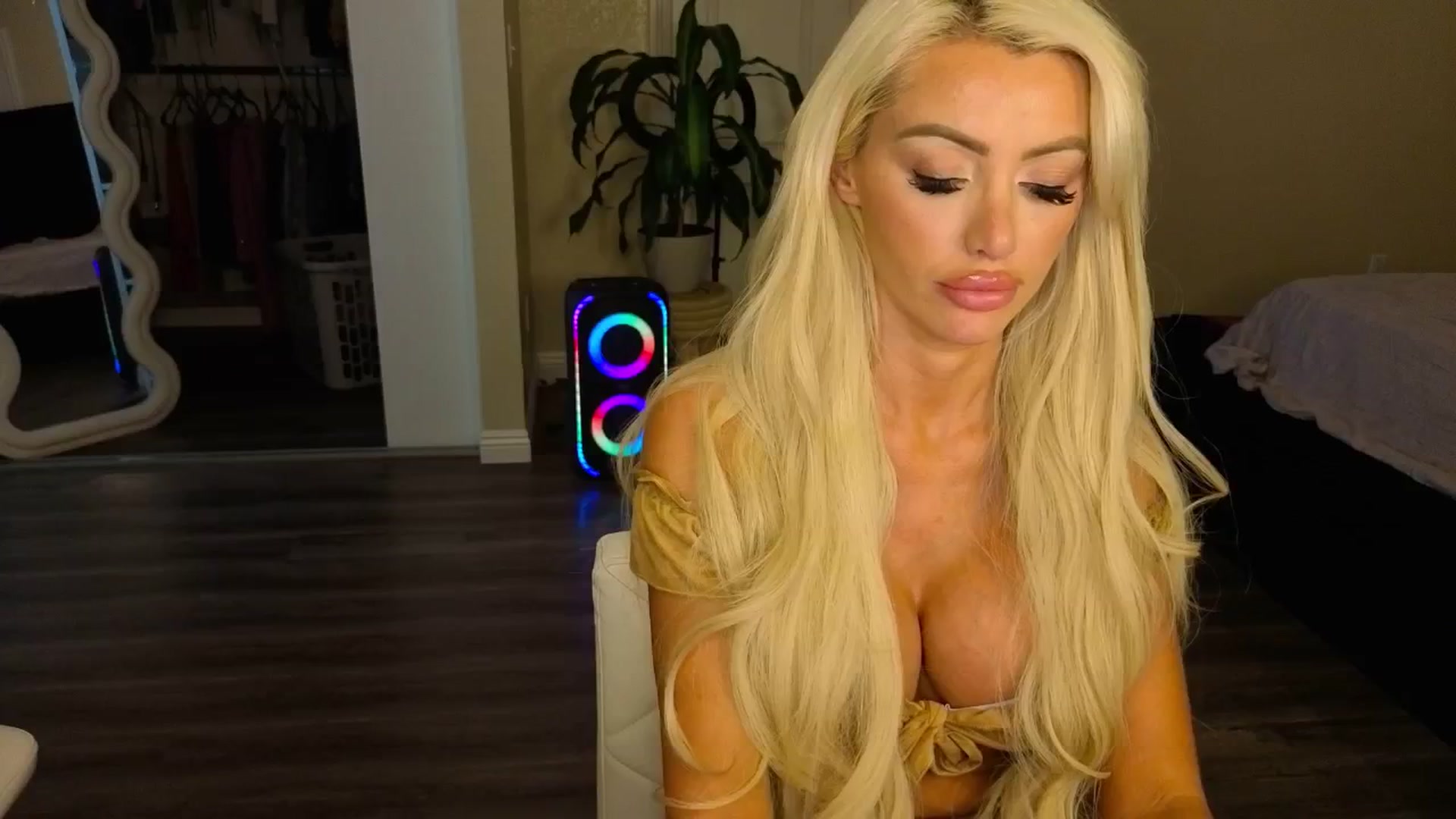 Gallery image thumbnail from AaliyahRosee's myfreecams stream on, 10/23/2025, 02:45 image 1 of 20