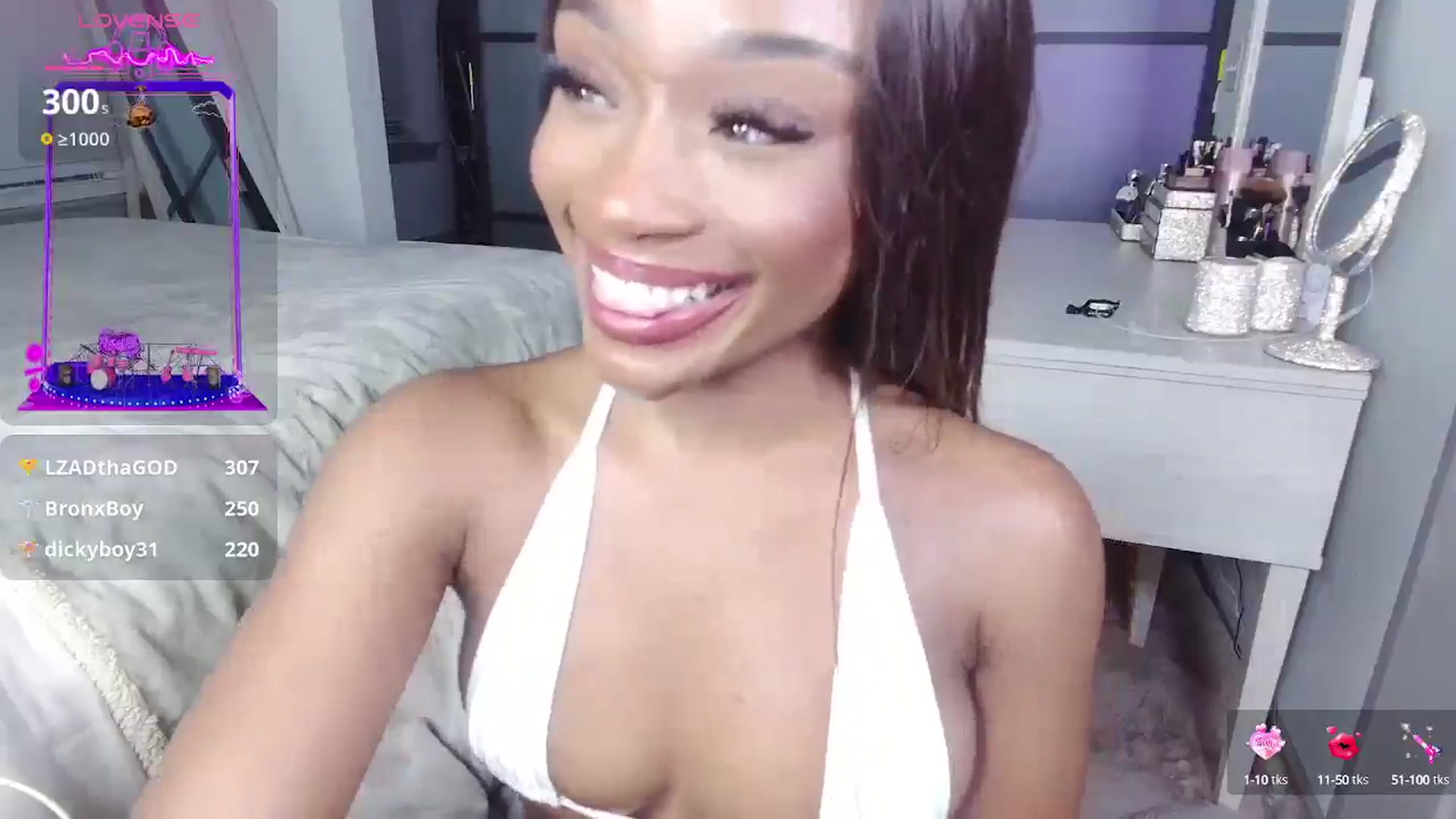 Gallery image thumbnail from AaliyahT's myfreecams stream on, 11/26/2024, 03:25 image 17 of 20