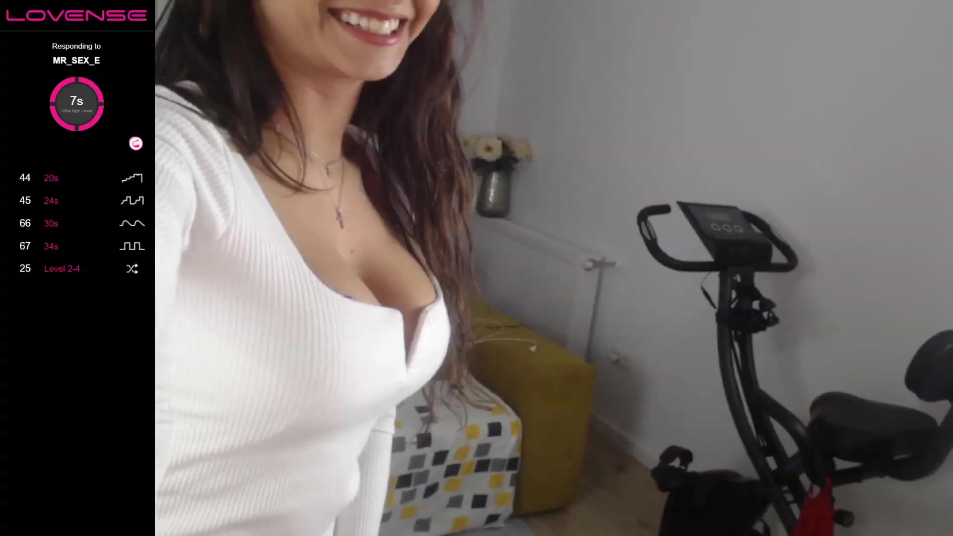 Gallery image thumbnail from Aana_lise's myfreecams stream on, 01/25/2023, 23:03 image 3 of 20