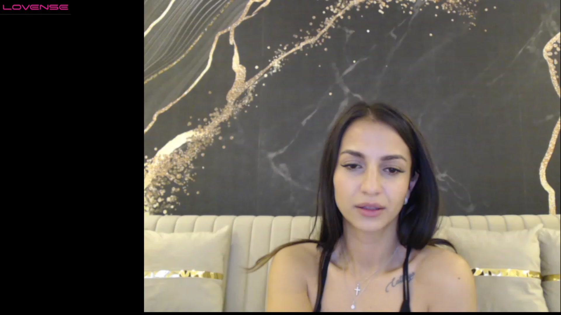 Gallery image thumbnail from Aana_lise's myfreecams stream on, 03/15/2023, 21:45 image 14 of 20