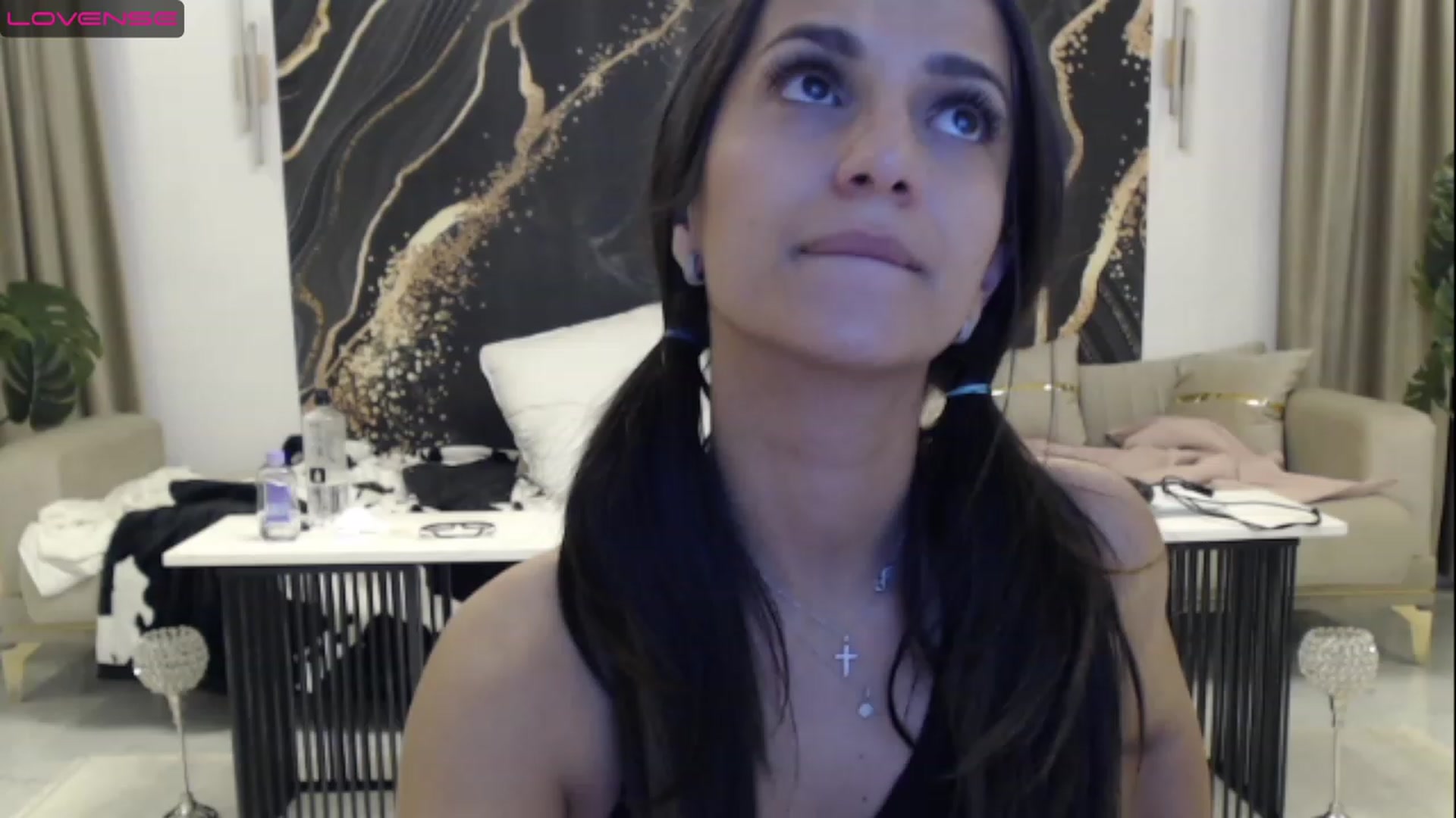 Gallery image thumbnail from Aana_lise's myfreecams stream on, 03/21/2023, 19:24 image 16 of 20