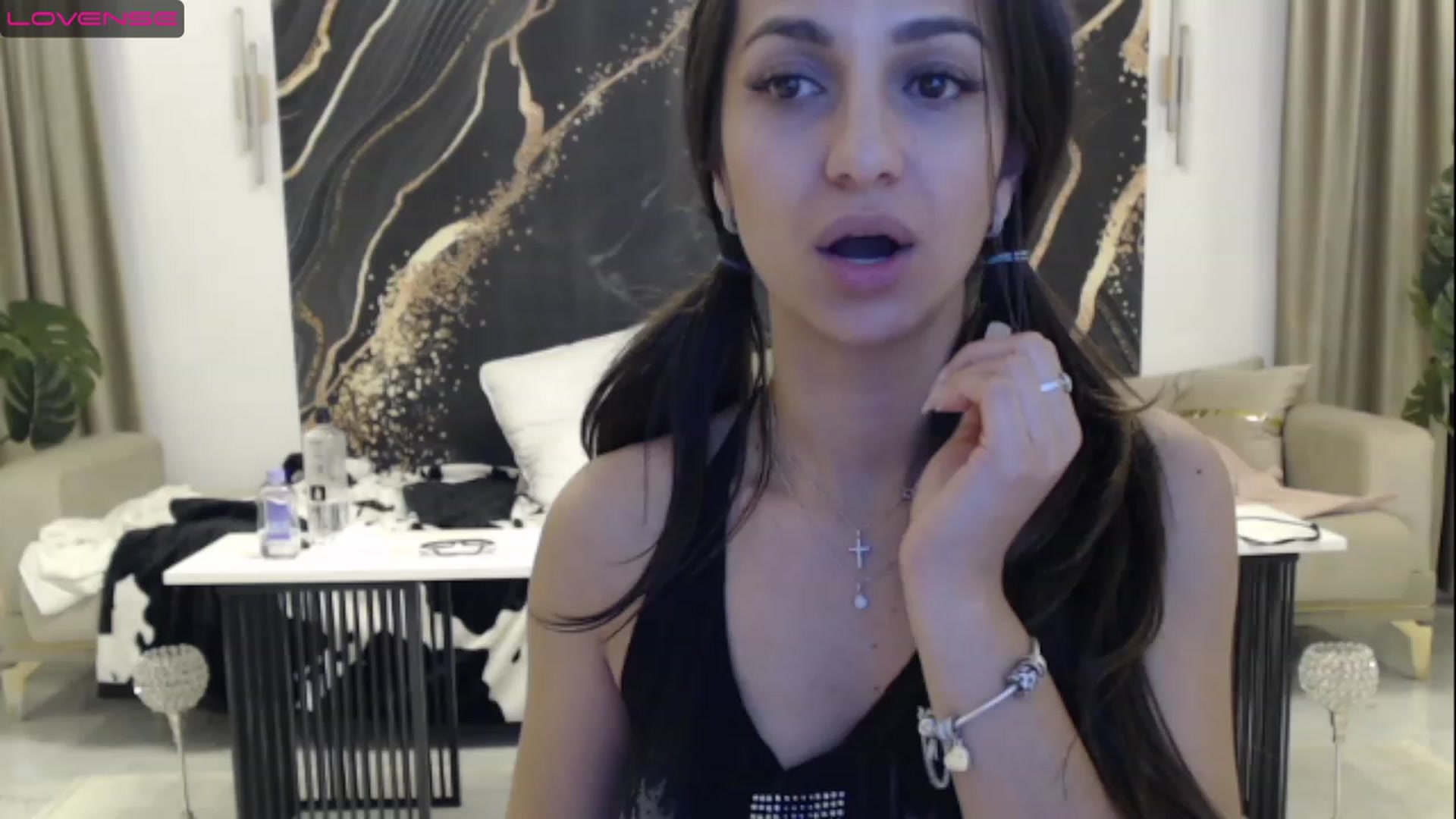 Gallery image thumbnail from Aana_lise's myfreecams stream on, 03/21/2023, 19:24 image 12 of 20