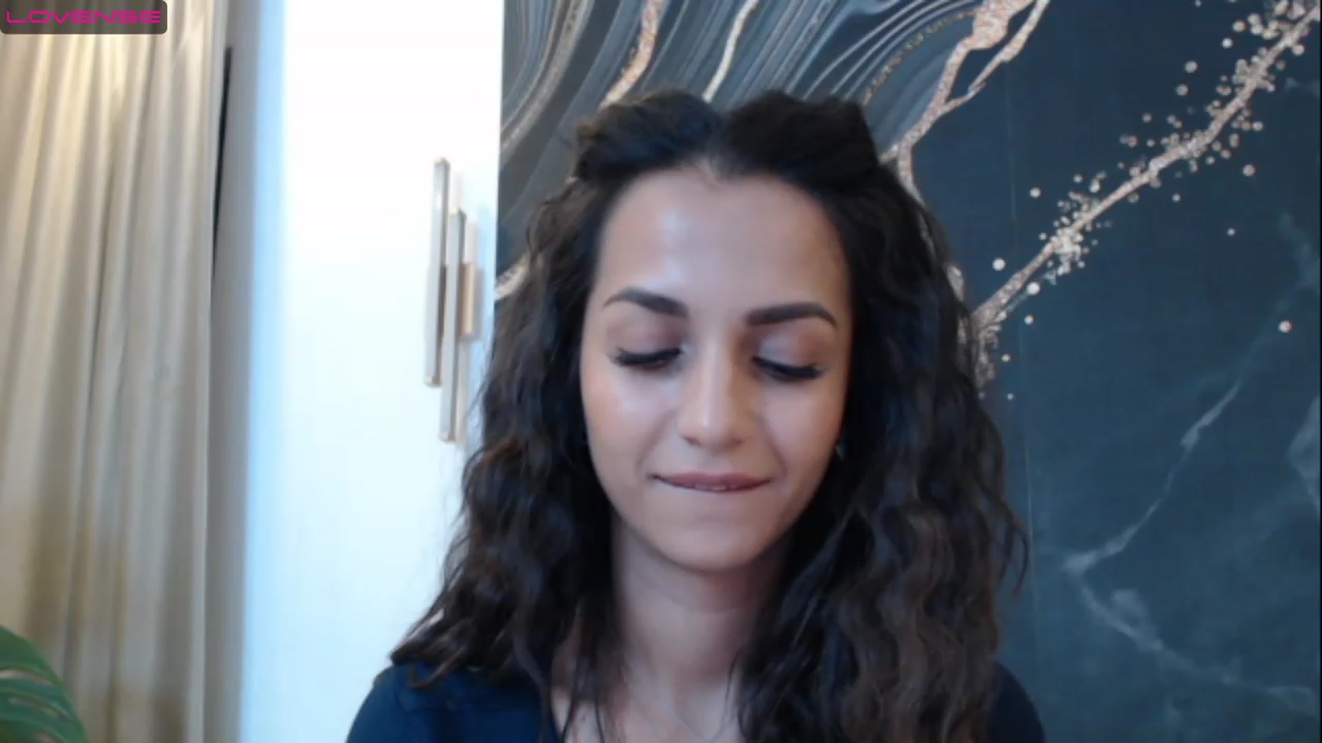 Gallery image thumbnail from Aana_lise's myfreecams stream on, 03/22/2023, 19:43 image 4 of 20