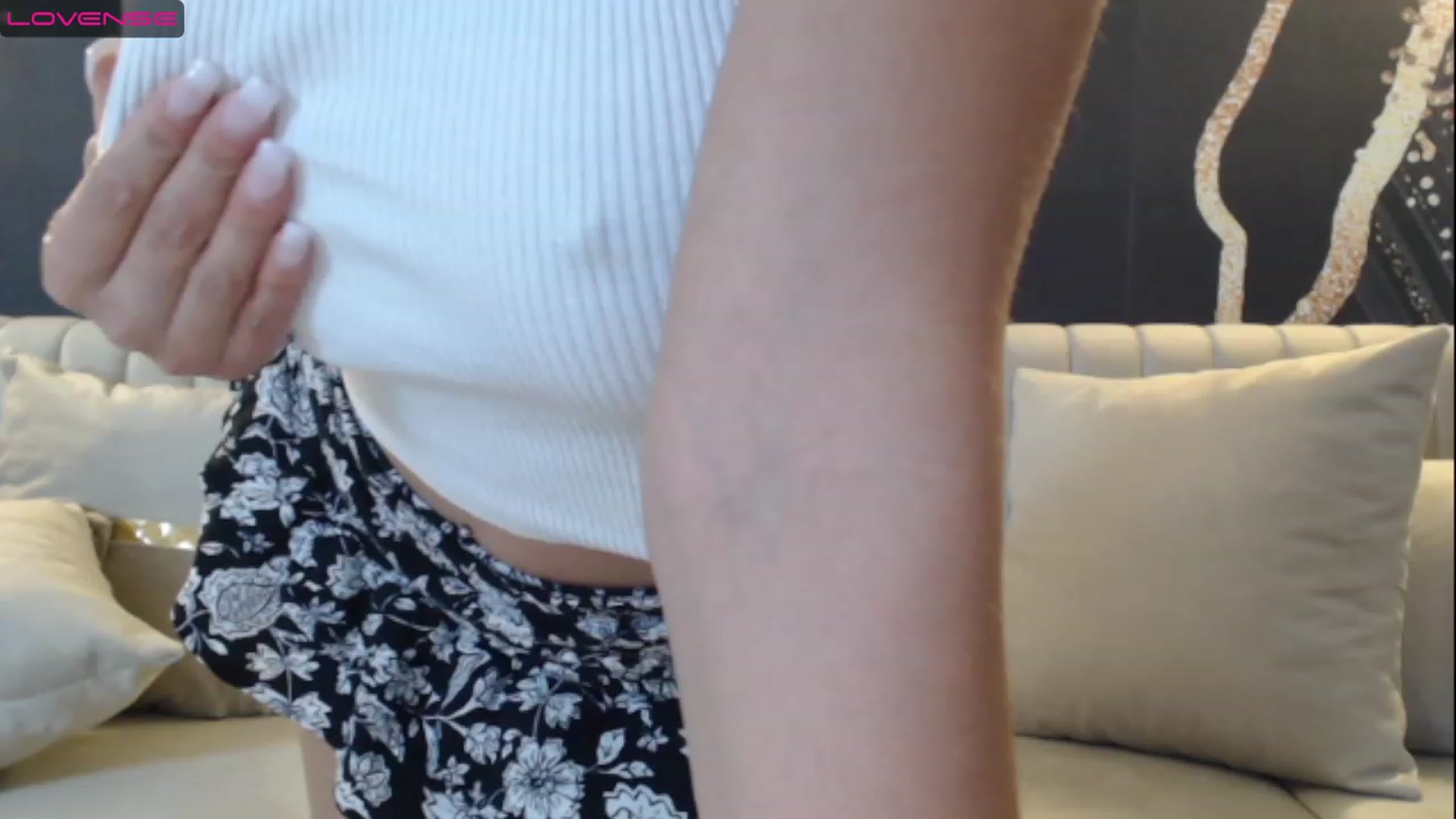 Gallery image thumbnail from Aana_lise's myfreecams stream on, 03/29/2023, 19:58 image 10 of 20