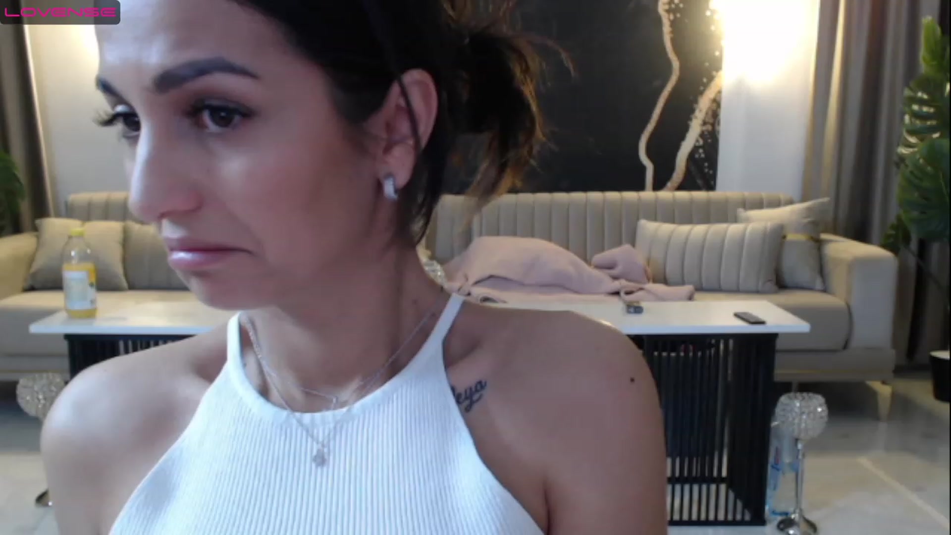 Gallery image thumbnail from Aana_lise's myfreecams stream on, 03/29/2023, 21:24 image 13 of 20