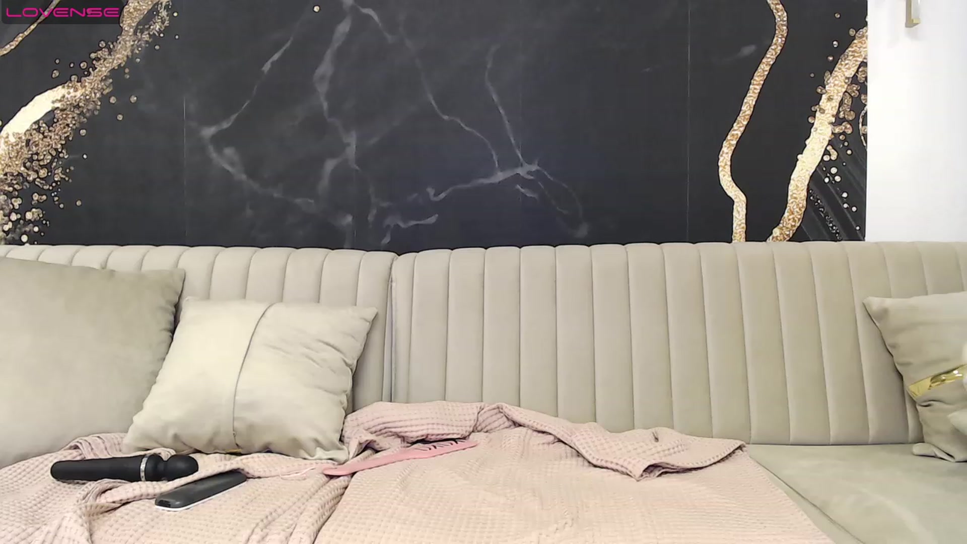 Gallery image thumbnail from Aana_lise's myfreecams stream on, 04/13/2023, 23:23 image 9 of 20
