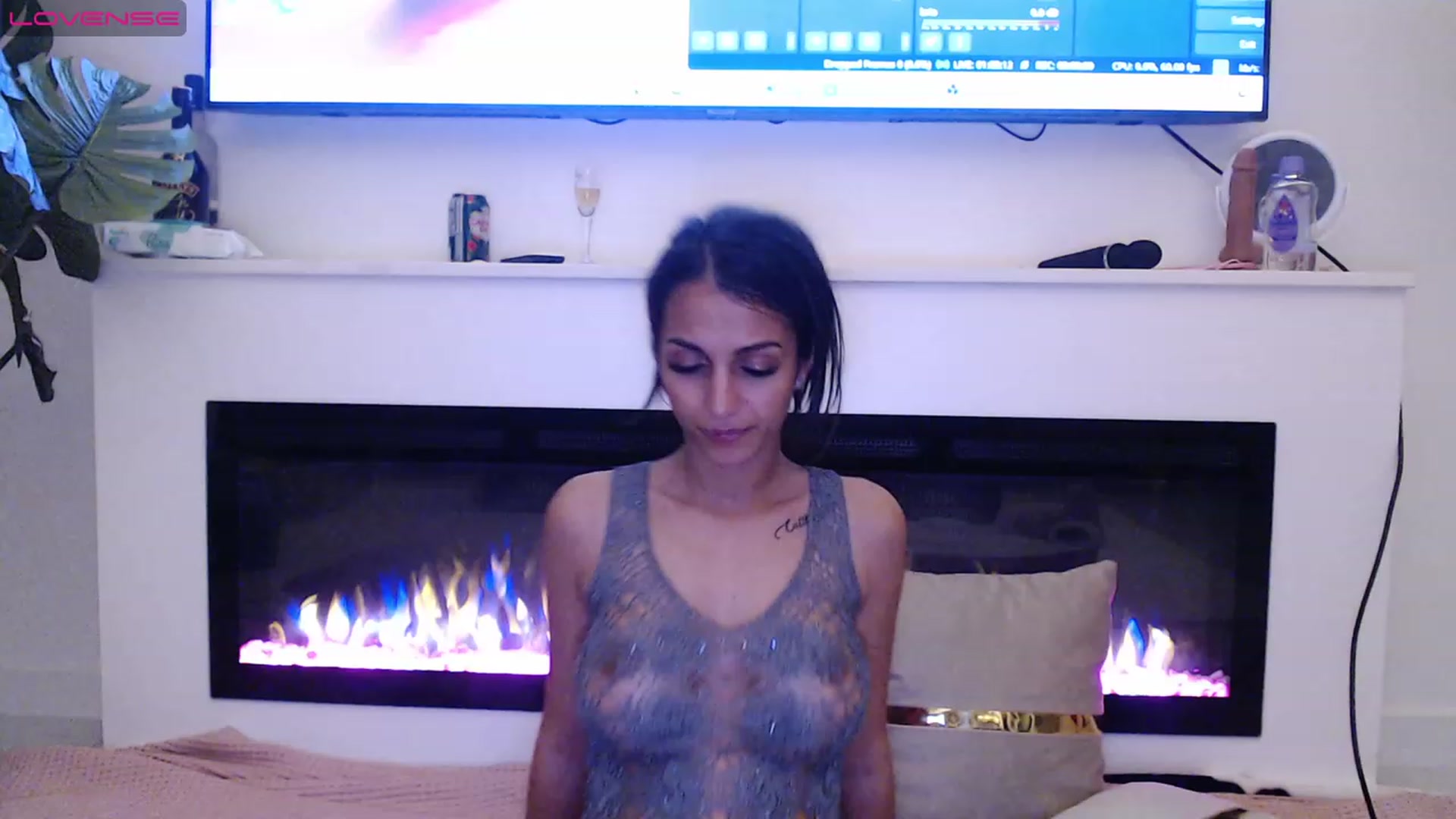 Gallery image thumbnail from Aana_lise's myfreecams stream on, 04/14/2023, 20:49 image 10 of 20