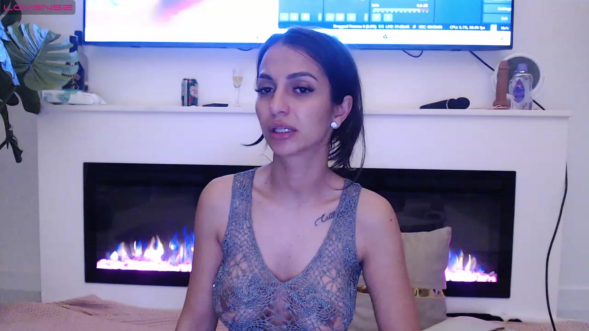 Gallery image thumbnail from Aana_lise's myfreecams stream on, 04/14/2023, 20:49 image 11 of 20