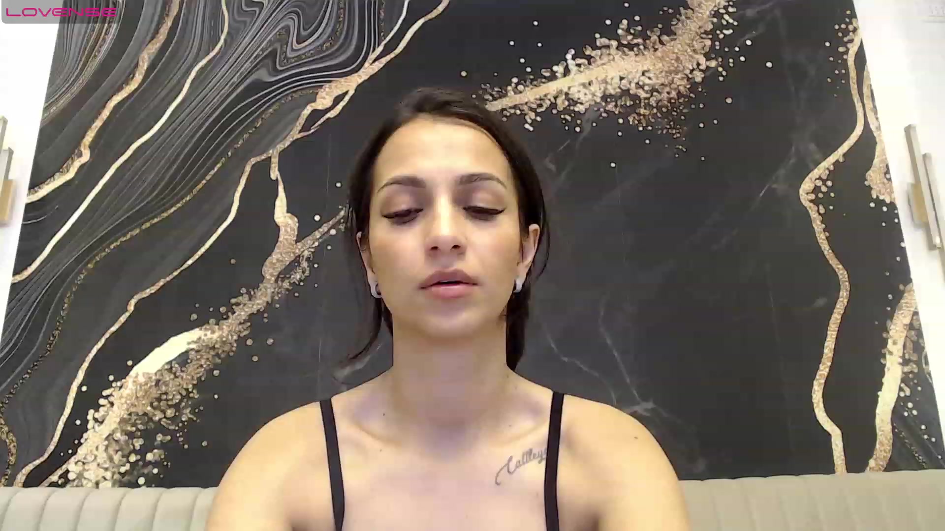 Gallery image thumbnail from Aana_lise's myfreecams stream on, 04/19/2023, 19:06 image 1 of 20