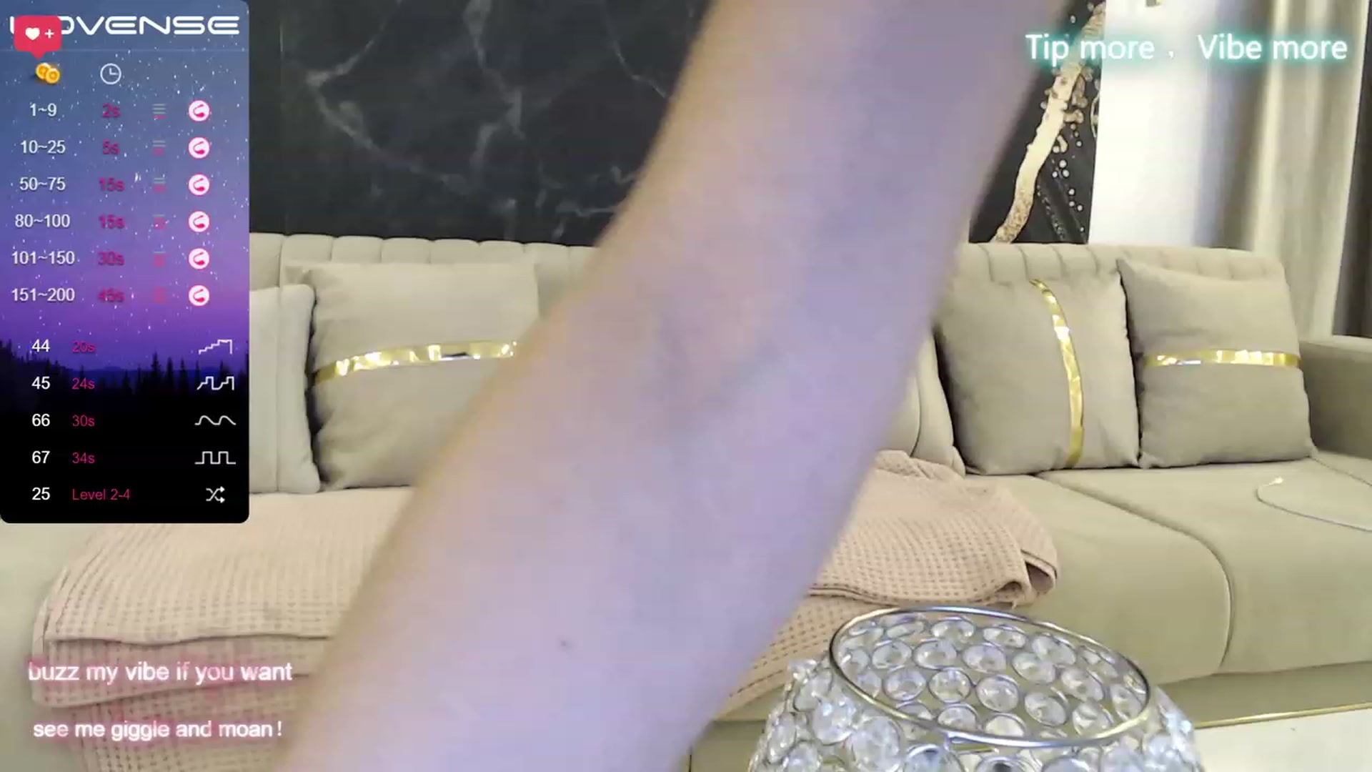 Gallery image thumbnail from Aana_lise's myfreecams stream on, 04/28/2023, 18:09 image 10 of 20