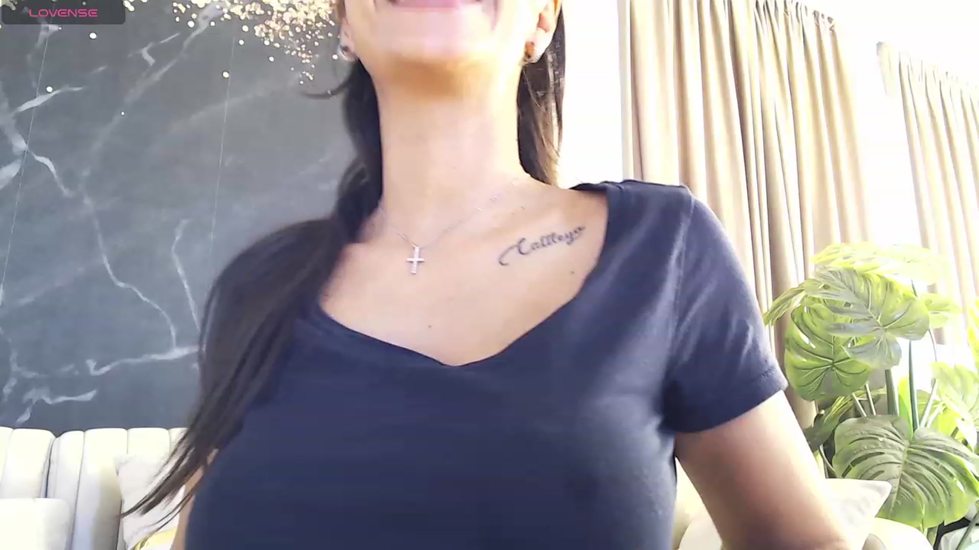 Gallery image thumbnail from Aana_lise's myfreecams stream on, 12/12/2023, 11:04 image 18 of 20