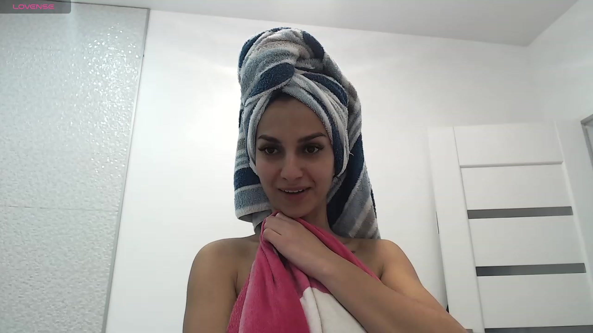 Gallery image thumbnail from Aana_lise's myfreecams stream on, 01/25/2024, 13:00 image 13 of 20