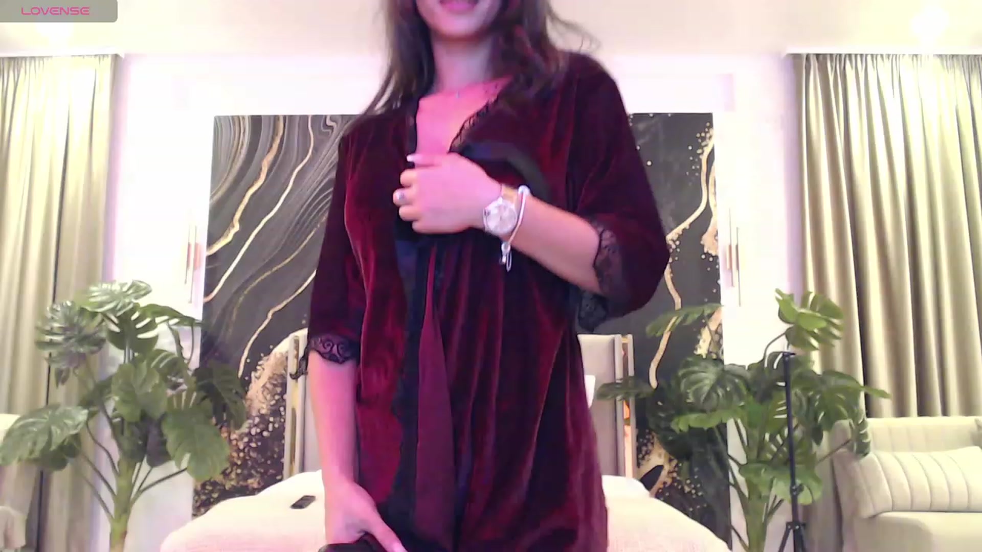 Gallery image thumbnail from Aana_lise's myfreecams stream on, 02/15/2024, 21:02 image 3 of 20