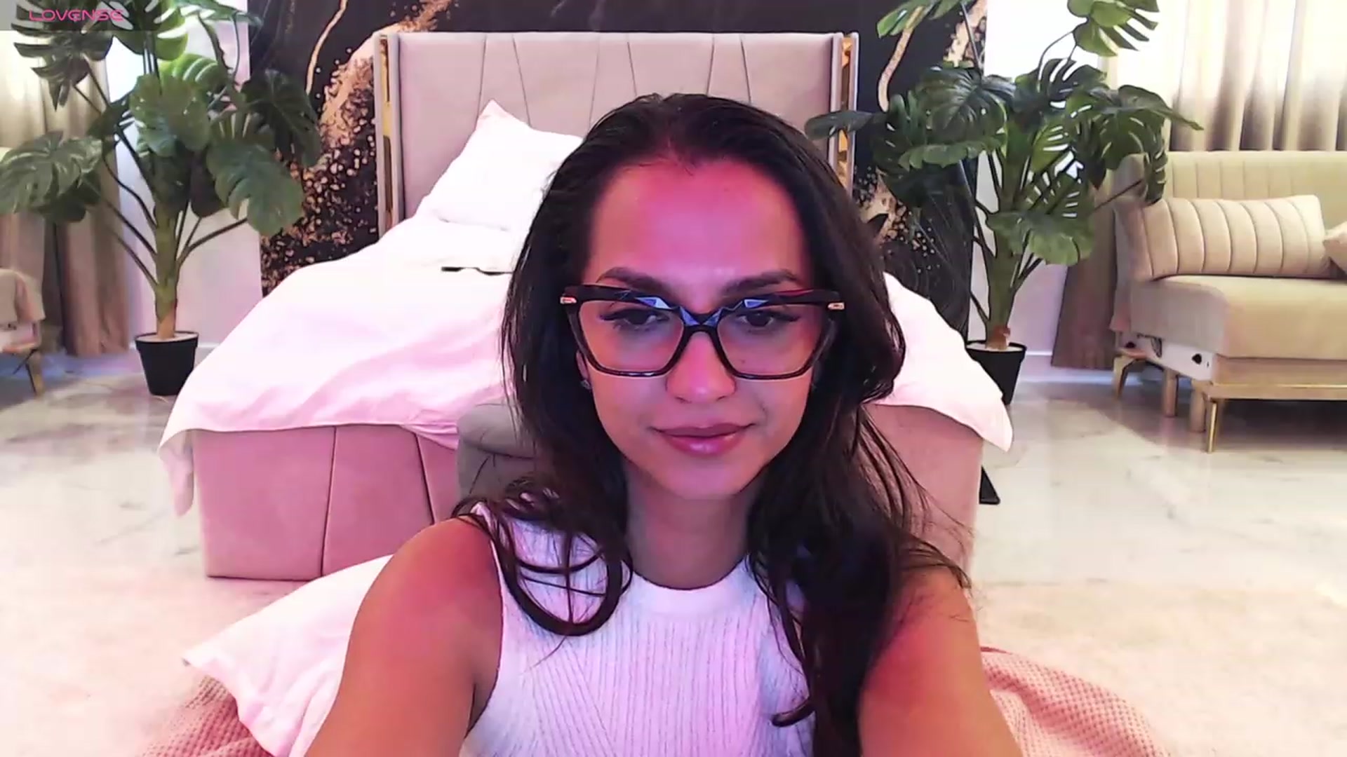 Gallery image thumbnail from Aana_lise's myfreecams stream on, 03/05/2024, 11:37 image 9 of 20