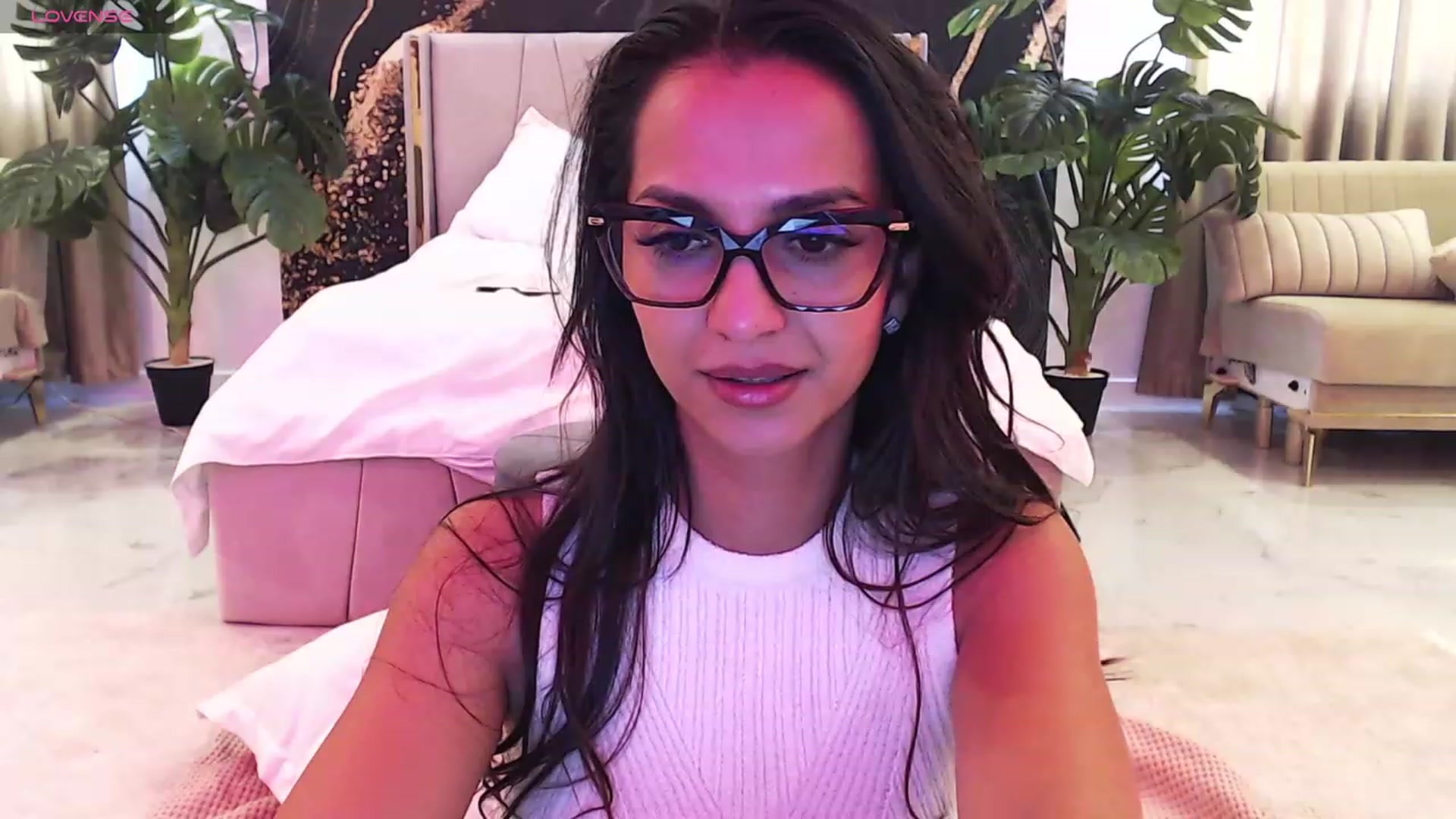 Gallery image thumbnail from Aana_lise's myfreecams stream on, 03/05/2024, 11:37 image 7 of 20