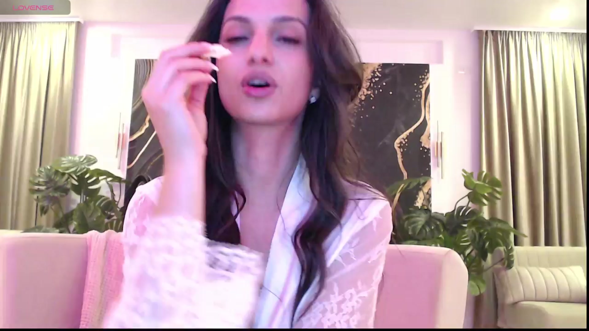 Gallery image thumbnail from Aana_lise's myfreecams stream on, 03/21/2024, 22:10 image 14 of 20
