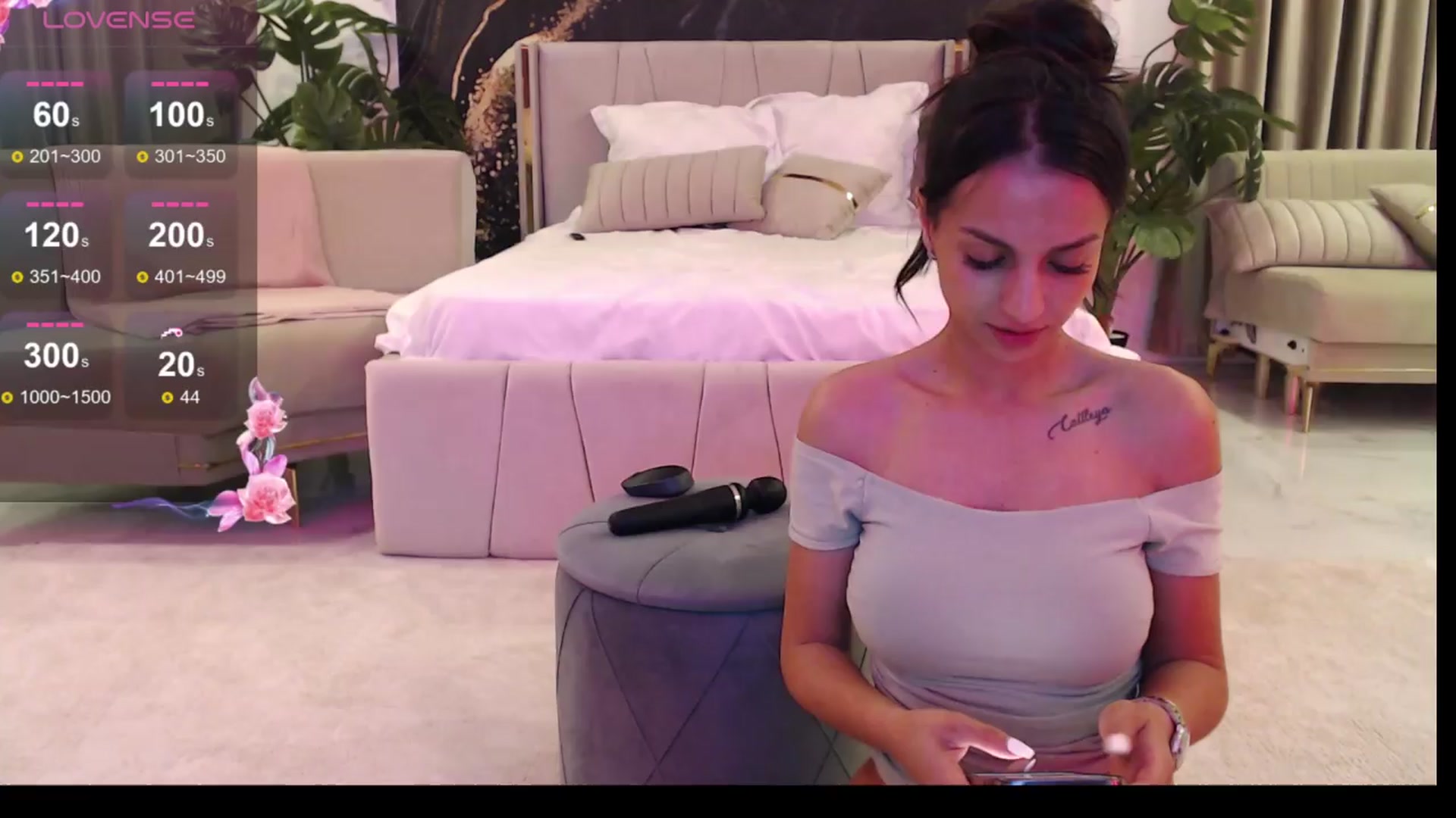 Gallery image thumbnail from Aana_lise's myfreecams stream on, 04/12/2024, 21:32 image 10 of 20