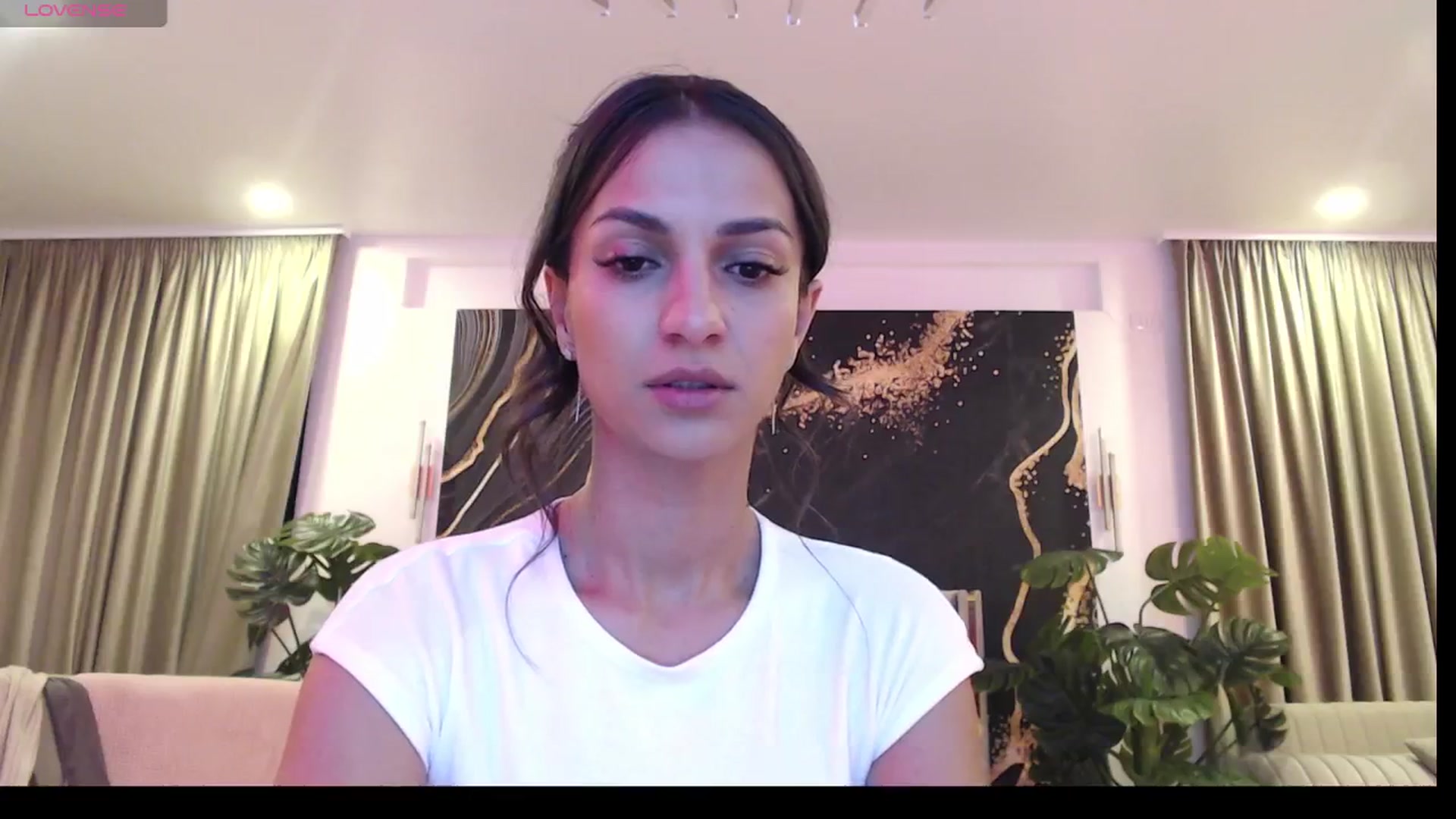 Gallery image thumbnail from Aana_lise's myfreecams stream on, 04/16/2024, 19:38 image 2 of 20