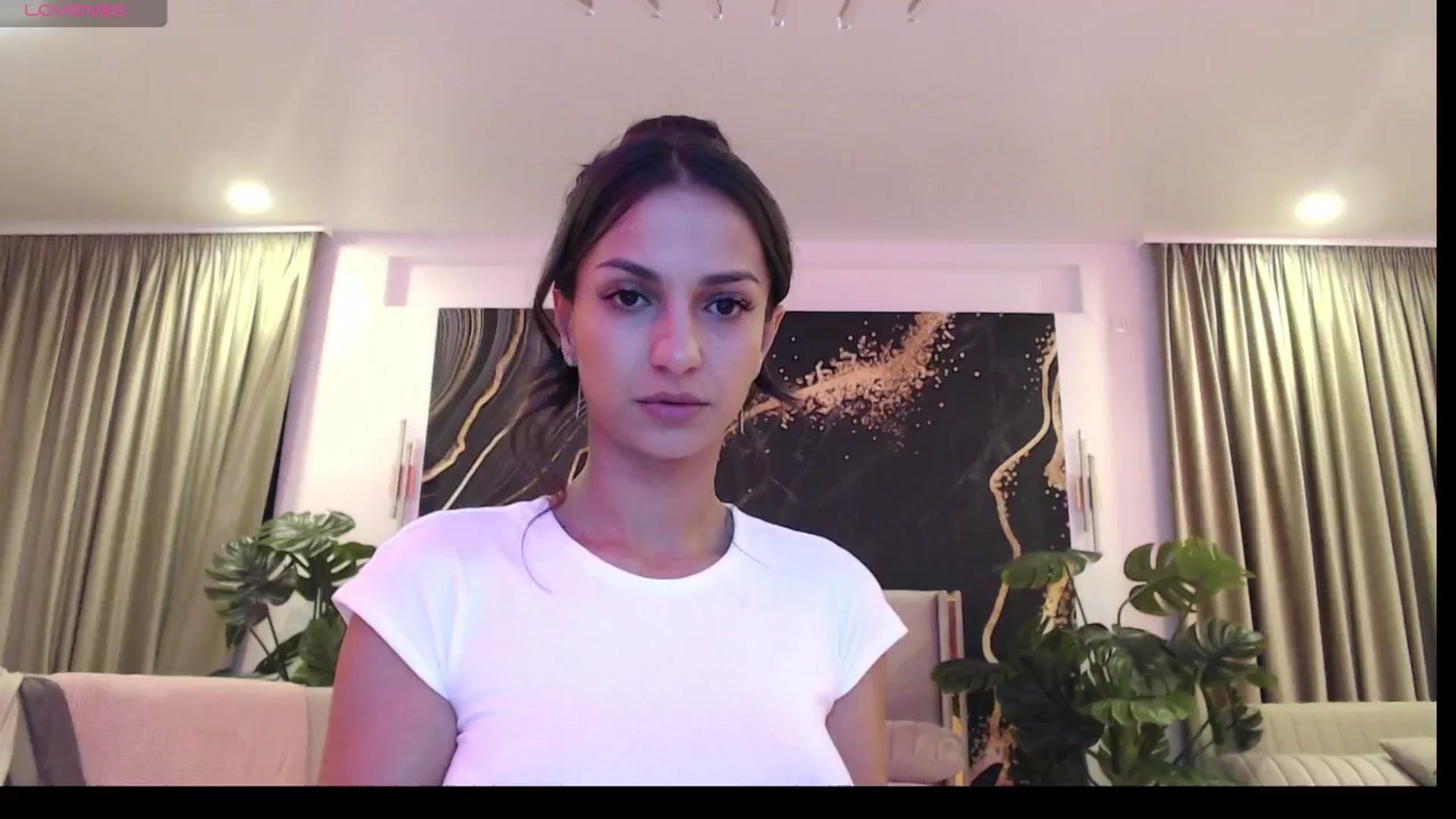 Gallery image thumbnail from Aana_lise's myfreecams stream on, 04/16/2024, 19:38 image 1 of 20