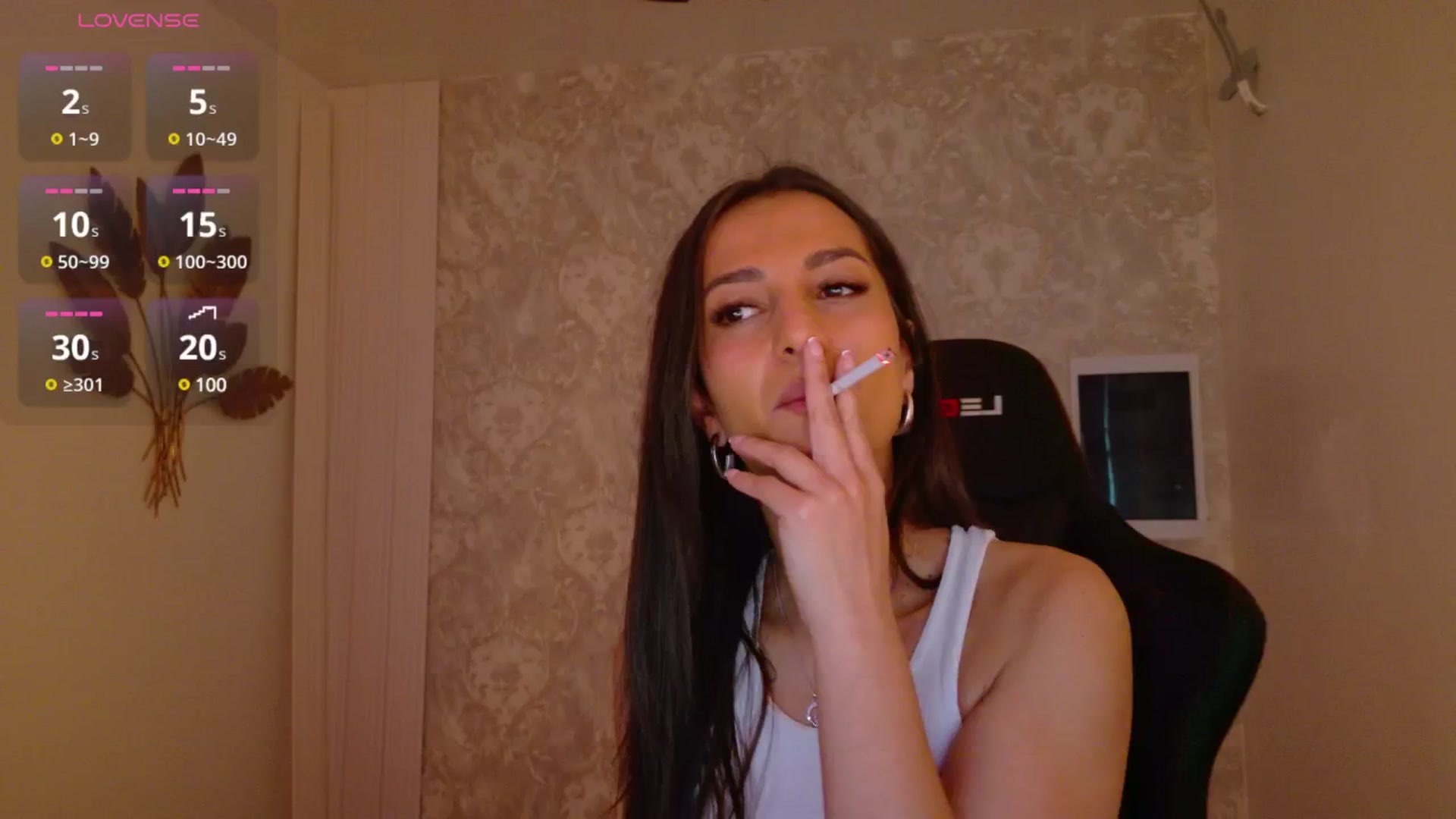 Gallery image thumbnail from Aana_lise's myfreecams stream on, 04/15/2025, 07:10 image 3 of 20